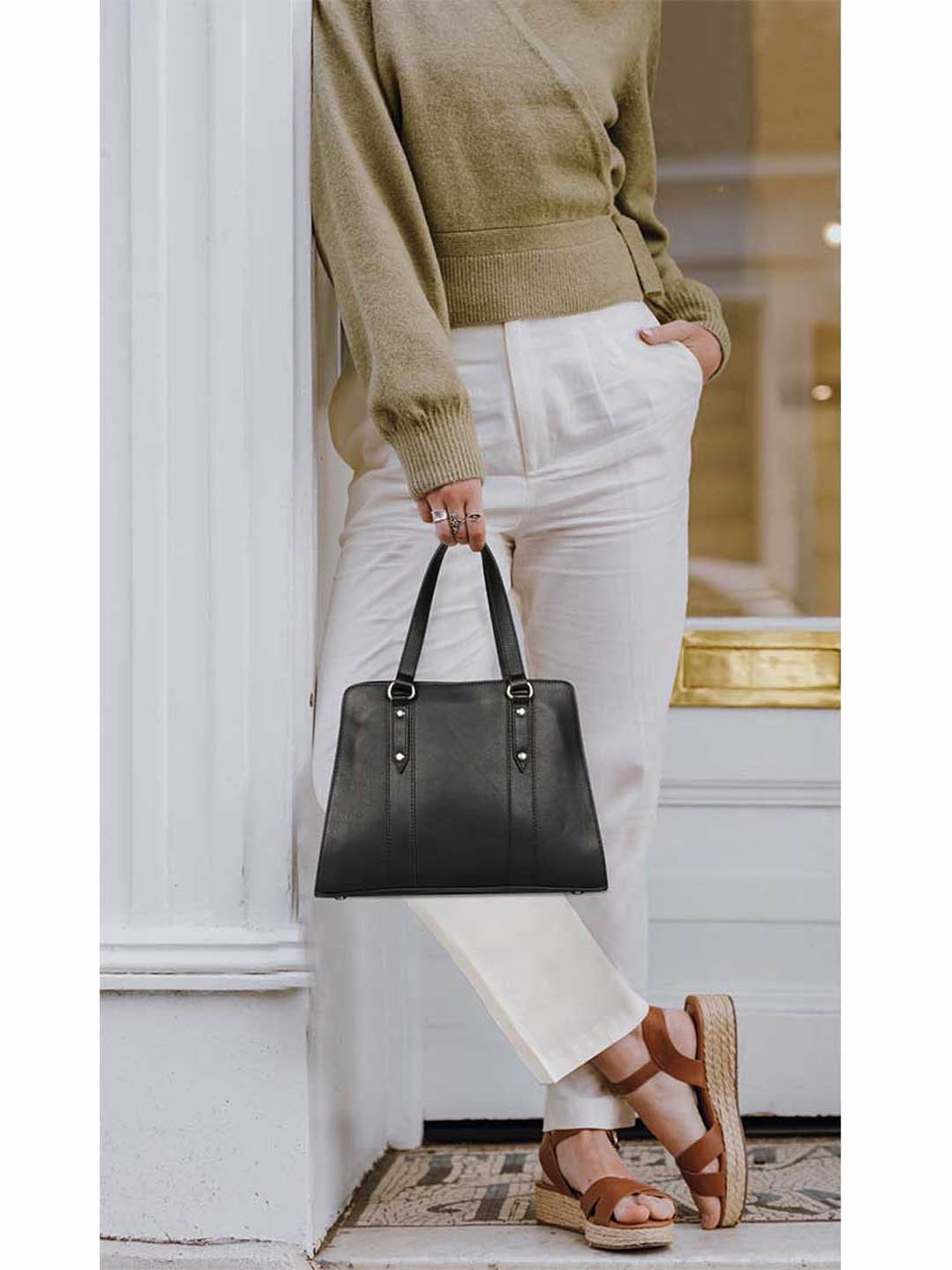 Favore Black Solid Medium Handbags