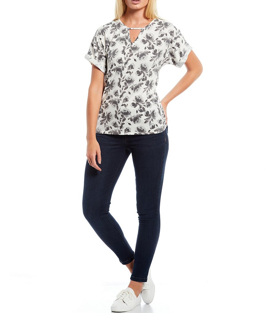 Bobeau Floral Print Cutout V Detail Crew Neck Tee