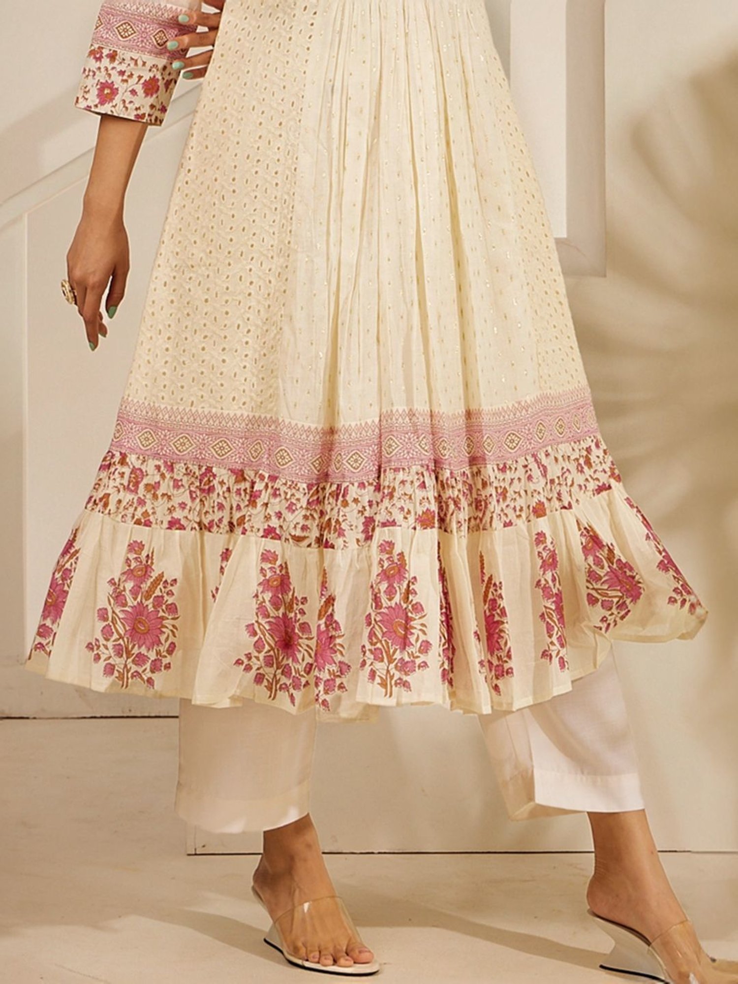 Daali Cream Mul V Neck 3/4 Sleeves Summery Whites Kurta with Two Pockets