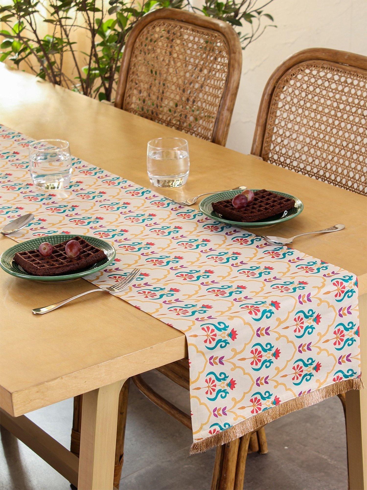 Juvale Placemats with Table Runner (Gold Foil, 6 Pieces)