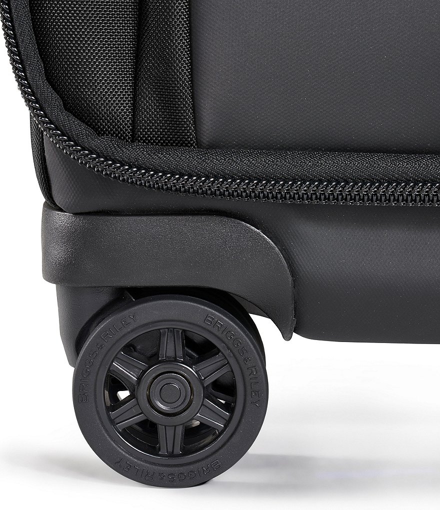 Briggs & Riley ZDX 22#double; Carry-On Expandable Spinner