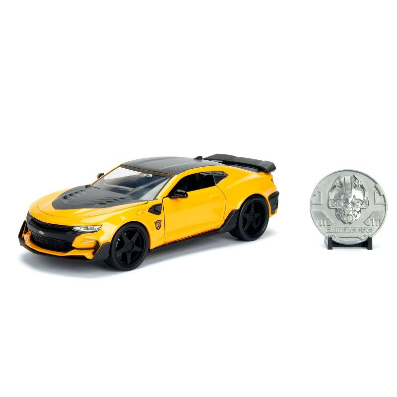 Jada Toys Hollywood Rides Transformers The Last Knight BumbleBee 2016 Chevy Camaro Die-Cast Vehicle with Die-Cast Coin 1:24 Scale Glossy Yellow