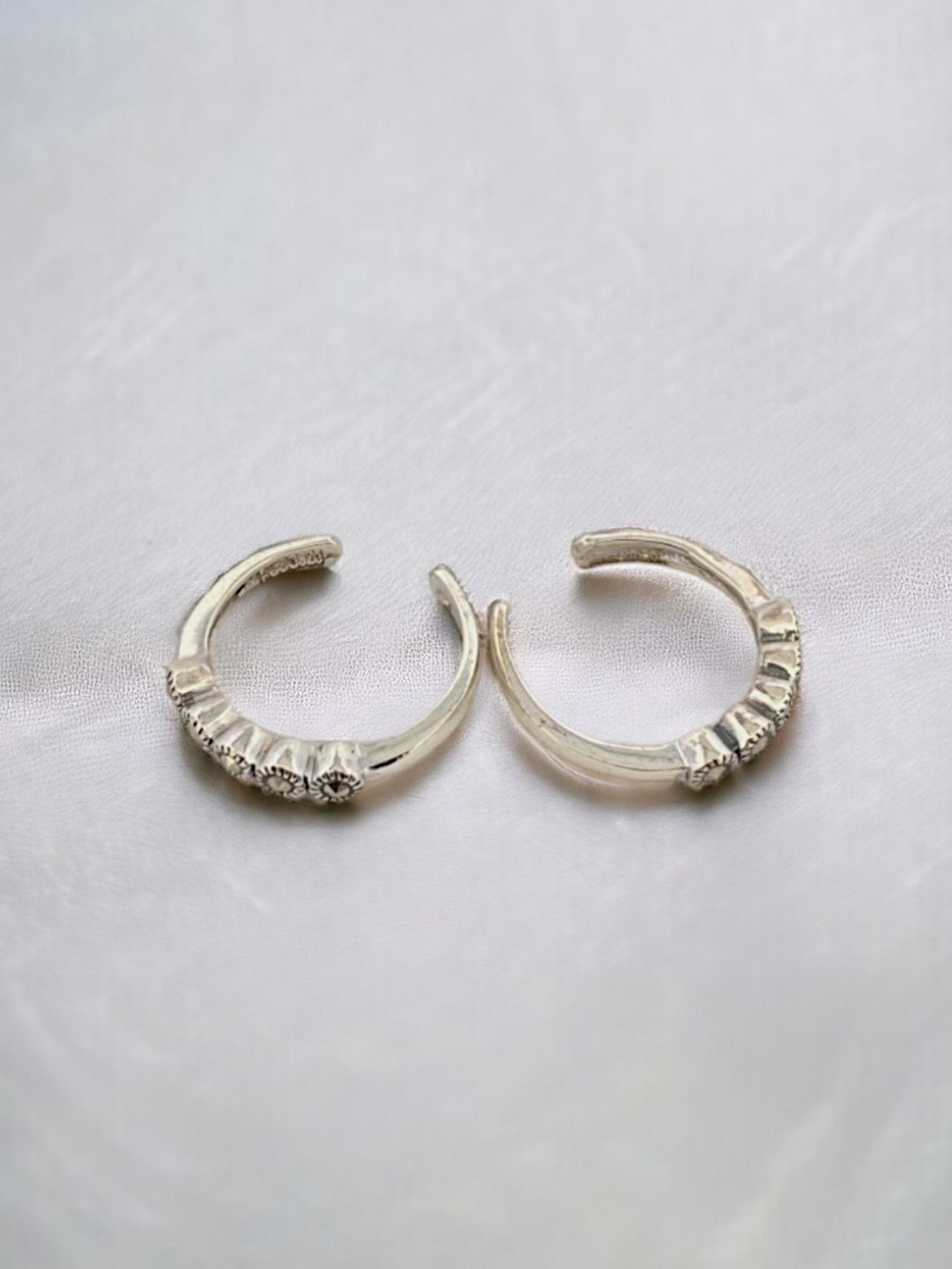 Rihi by P.C. Chandra Jewellers 925 Silver Dot Stud Toe-Rings for Women & Girls