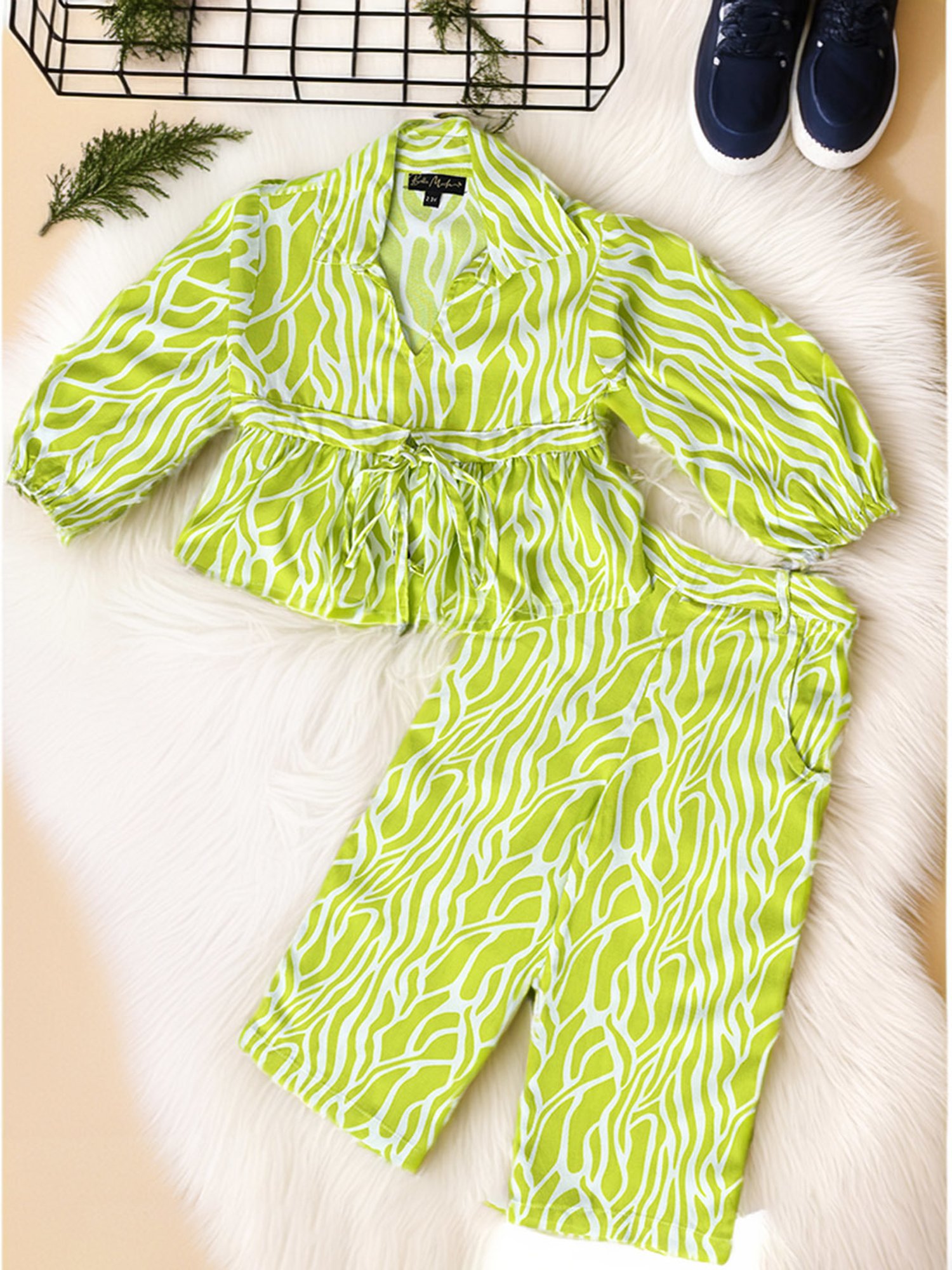 Bella Moda Girls Green & White Printed Full Sleeves Top with Trousers