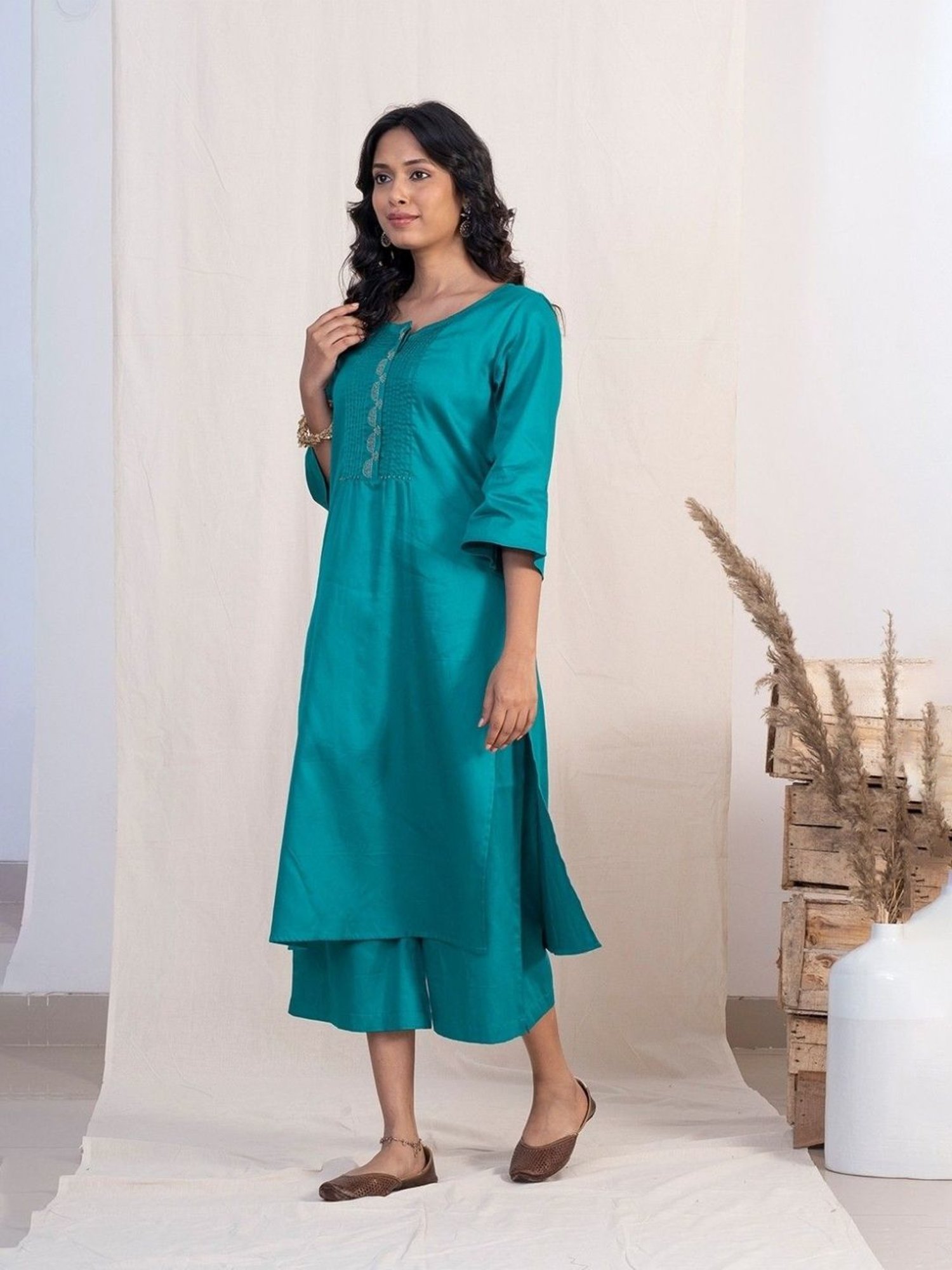 Akiso Jashn Blue Round Neck With Pintucks