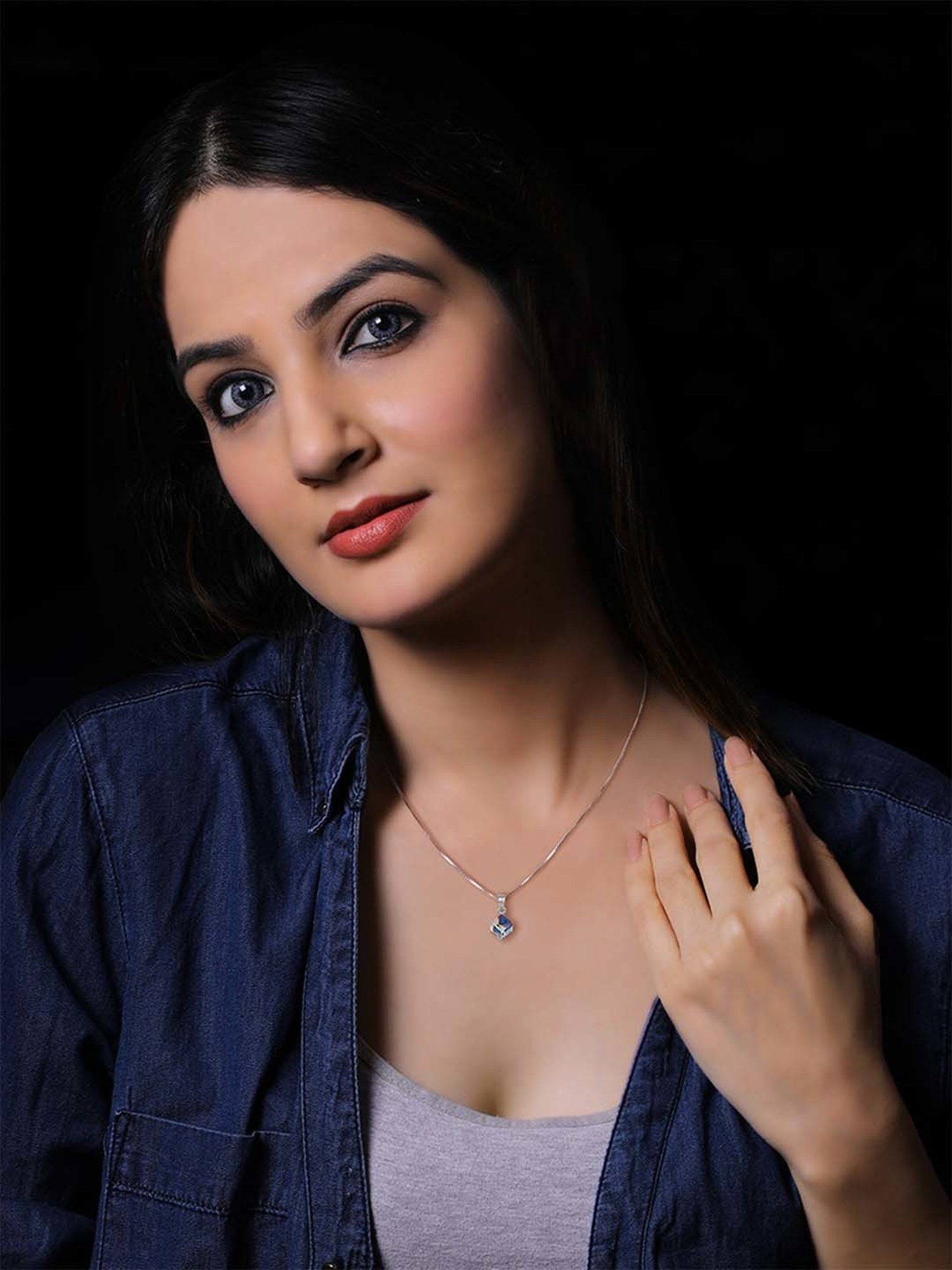 Silberry 925 Silver Solitaire Dream Pendant & Earrings