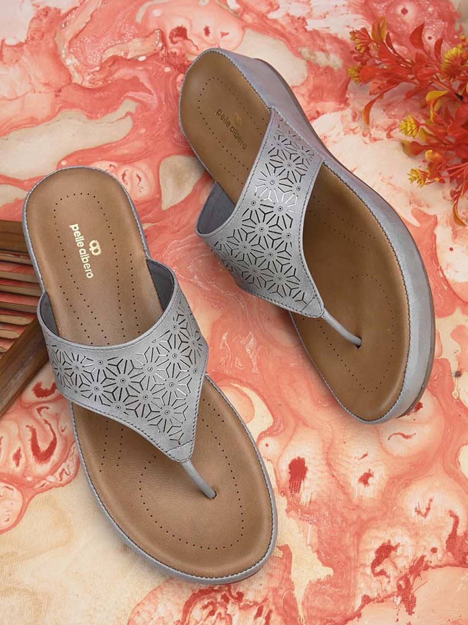 Pelle Albero Women's Grey Thong Wedges