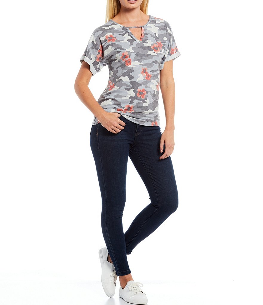 Bobeau Camo Floral Print Cutout V Detail Crew Neck Tee
