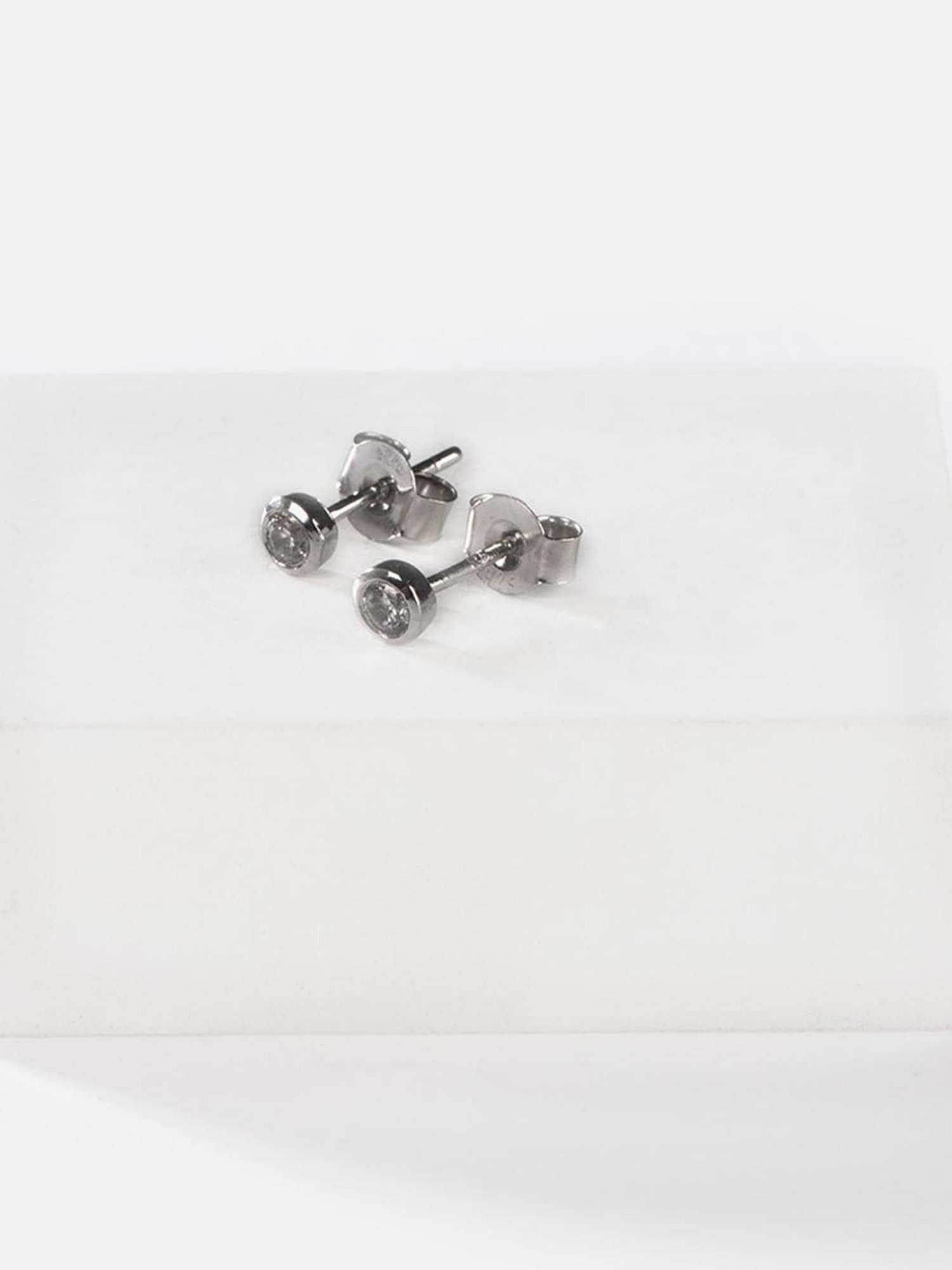 Shaya 4 mm Stone See You Again Earrings in 925 Silver