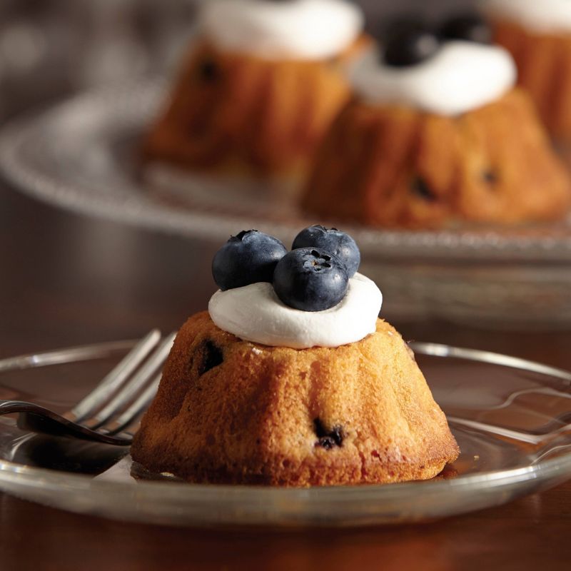 Wilton 12 Cavity Non-Stick Mini Fluted Tube Pan