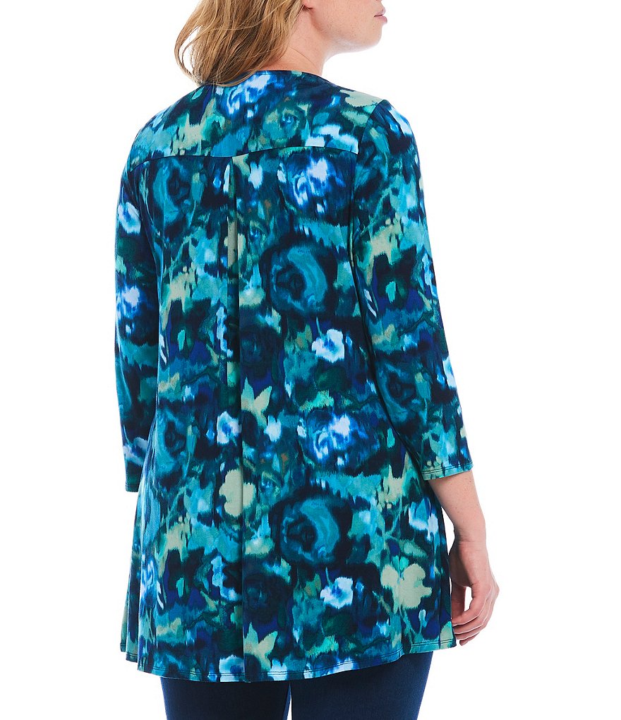 Intro Plus Size Capri Breeze Blurred Floral Print 3/4 Sleeve Round Neck The Legging Tee