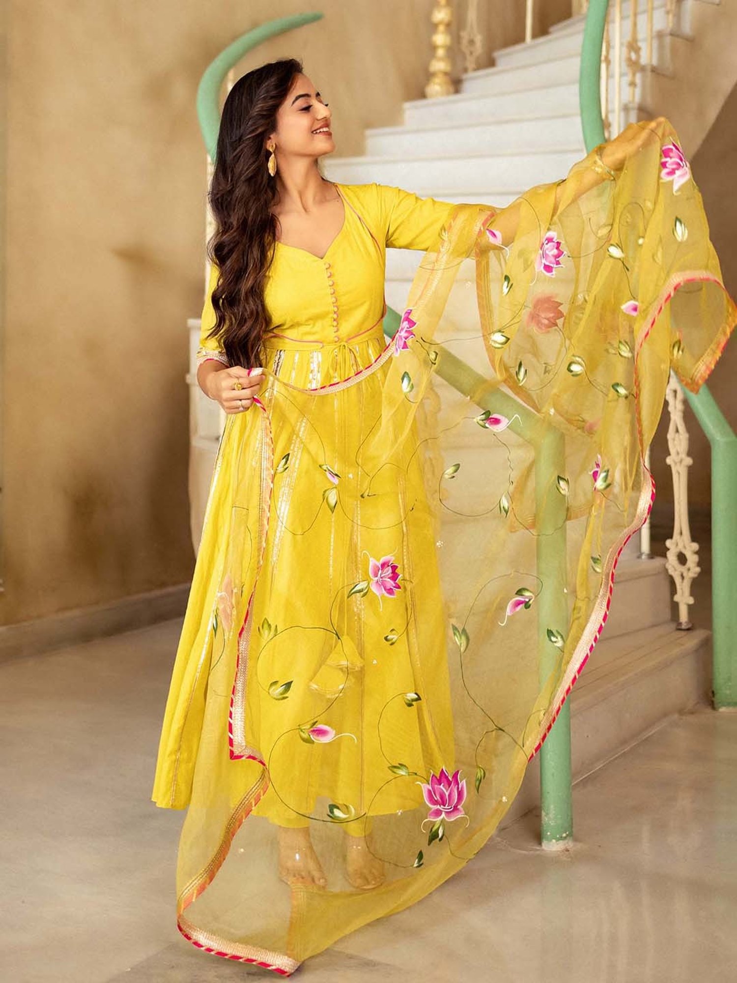 AACHHO Yellow Dhanyasri Hand Painted Suit Set