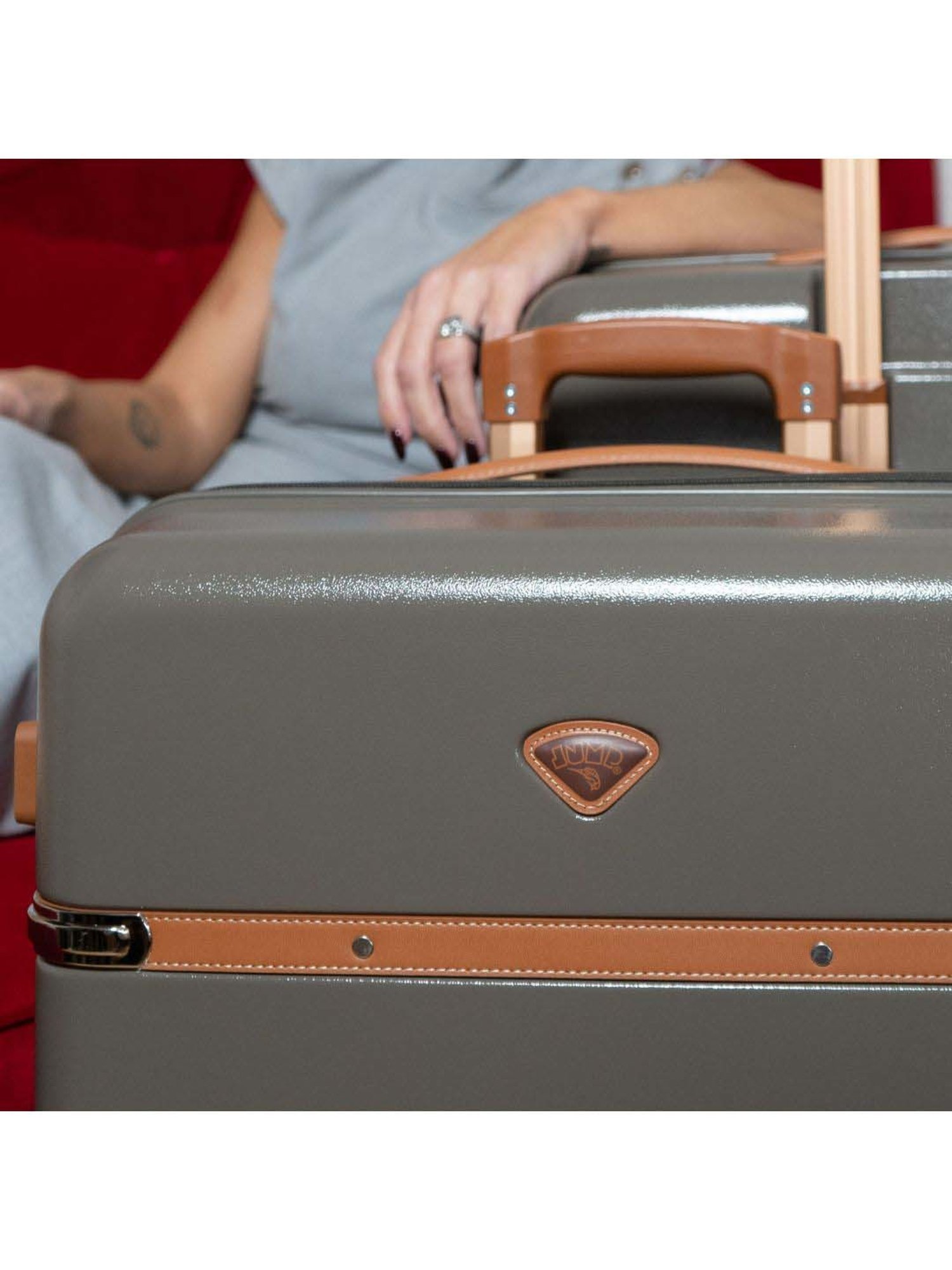 Jump Cassis Riviera Khaki 8 Wheels Large Hard Cabin Trolley Bag Set of 2