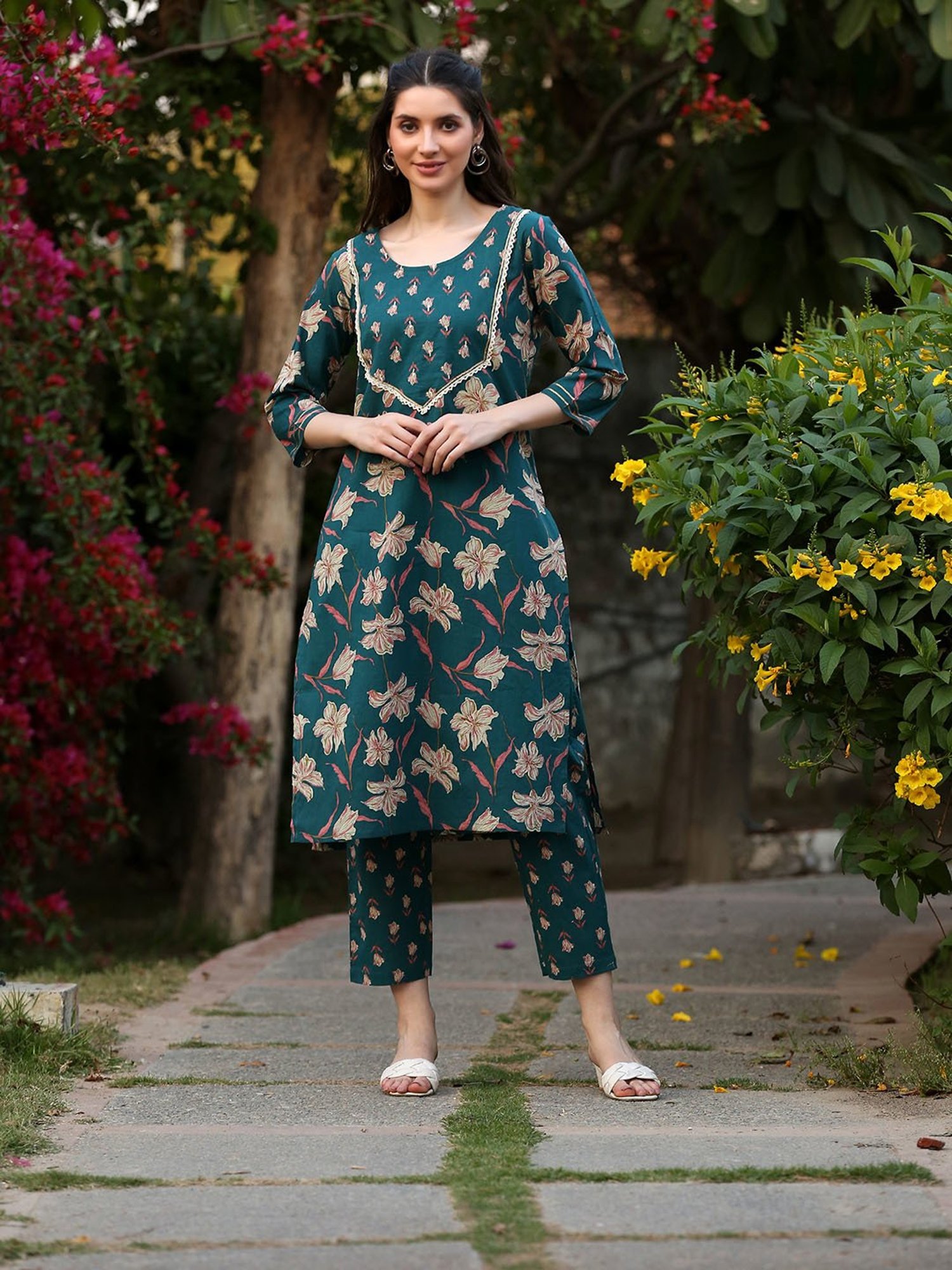 DECKEDUP Green Cotton Floral Print Kurta With Pants