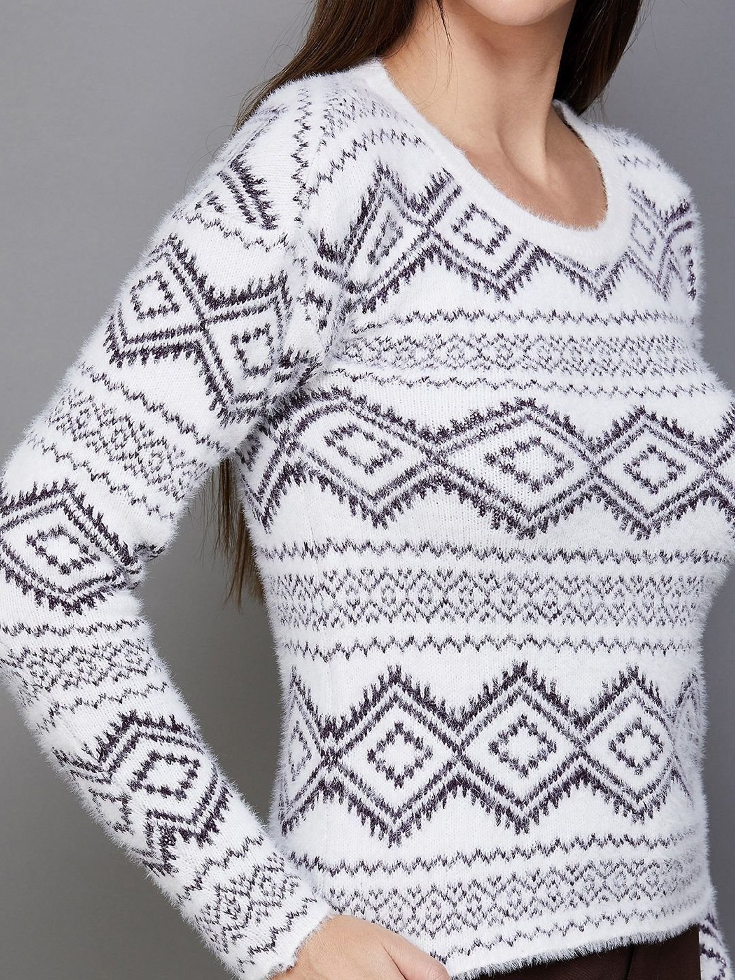 Code by Lifestyle White Jacquard Pattern Pullover