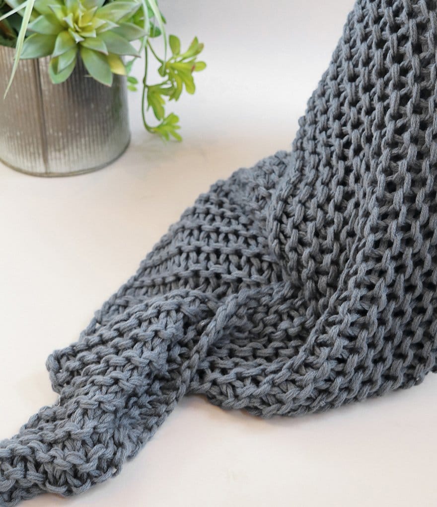 Oscar/Oliver Luca Throw