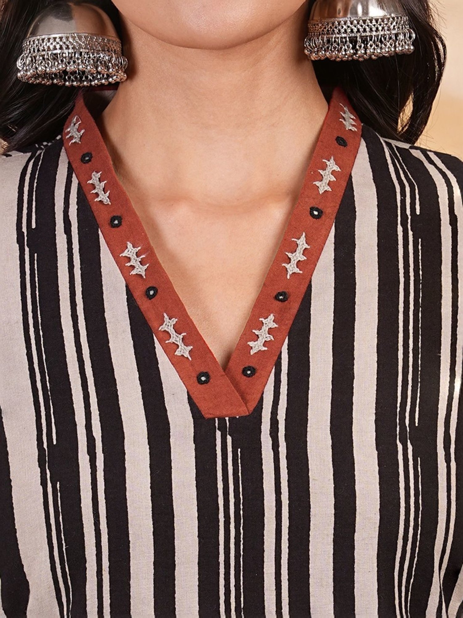 Kami Kubi Black & White Cotton Striped Straight Kurta