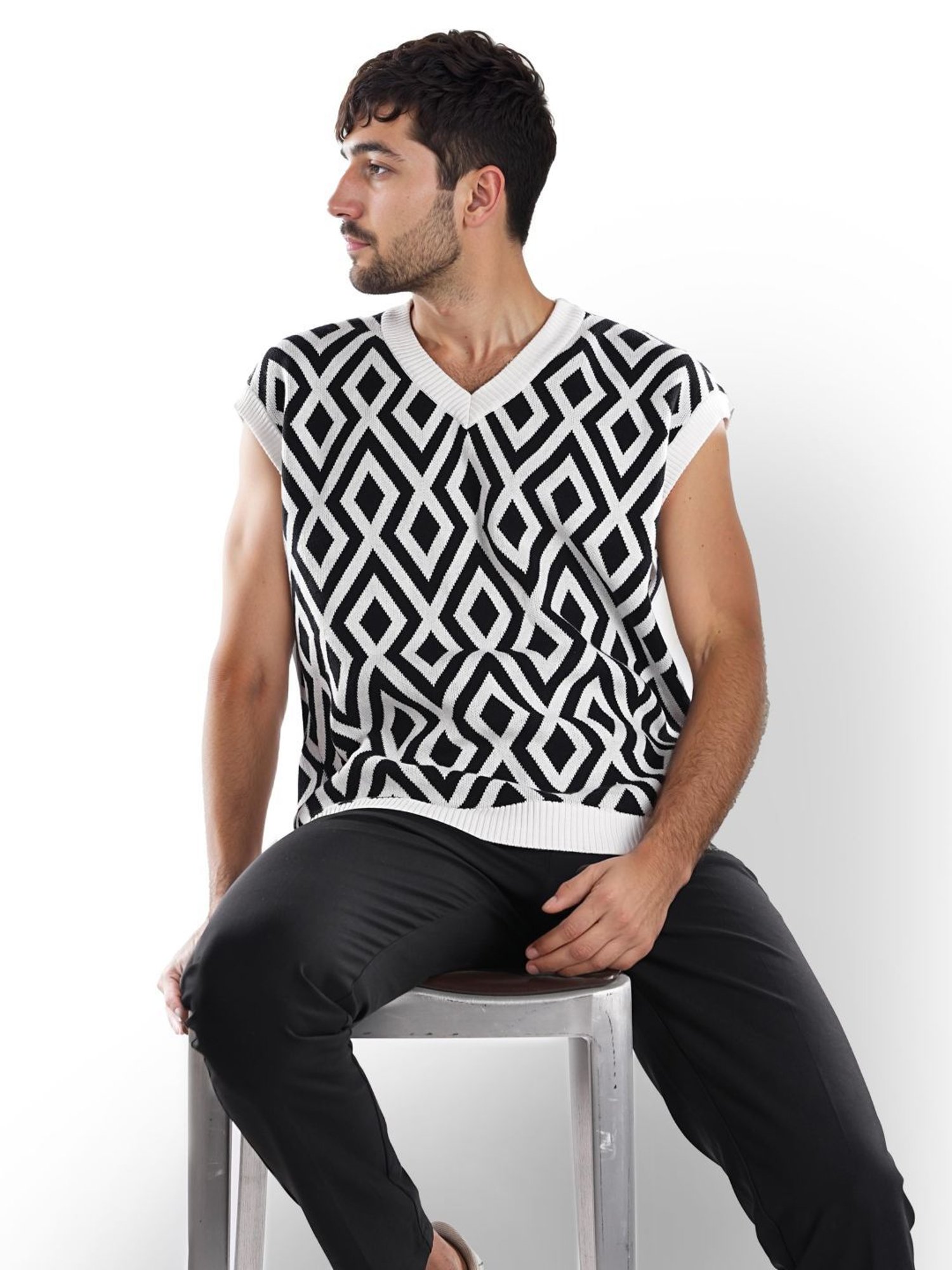 Celio* Black Regular Fit Printed Sweater