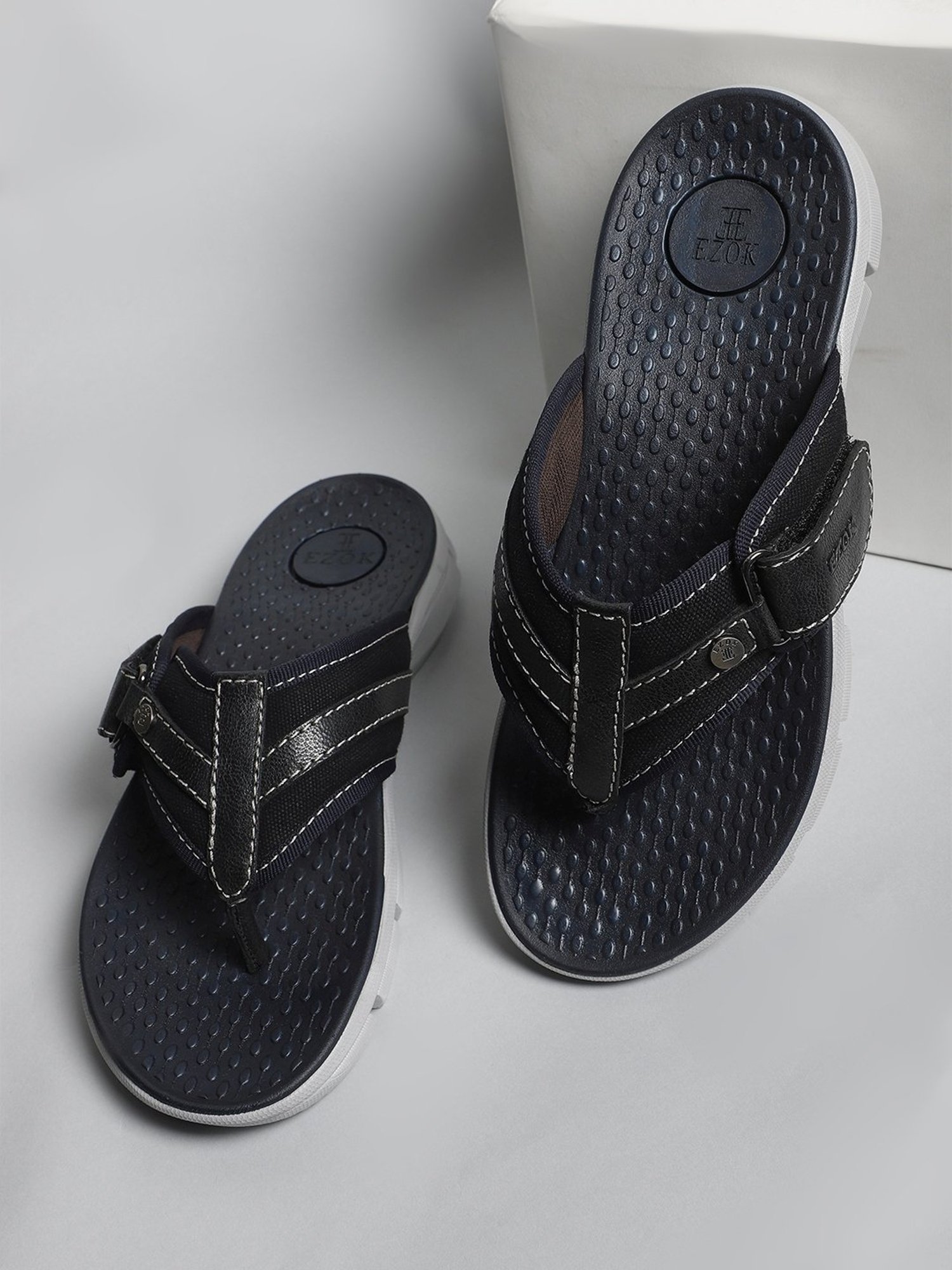 EZOK Men's Black Thong Sandals