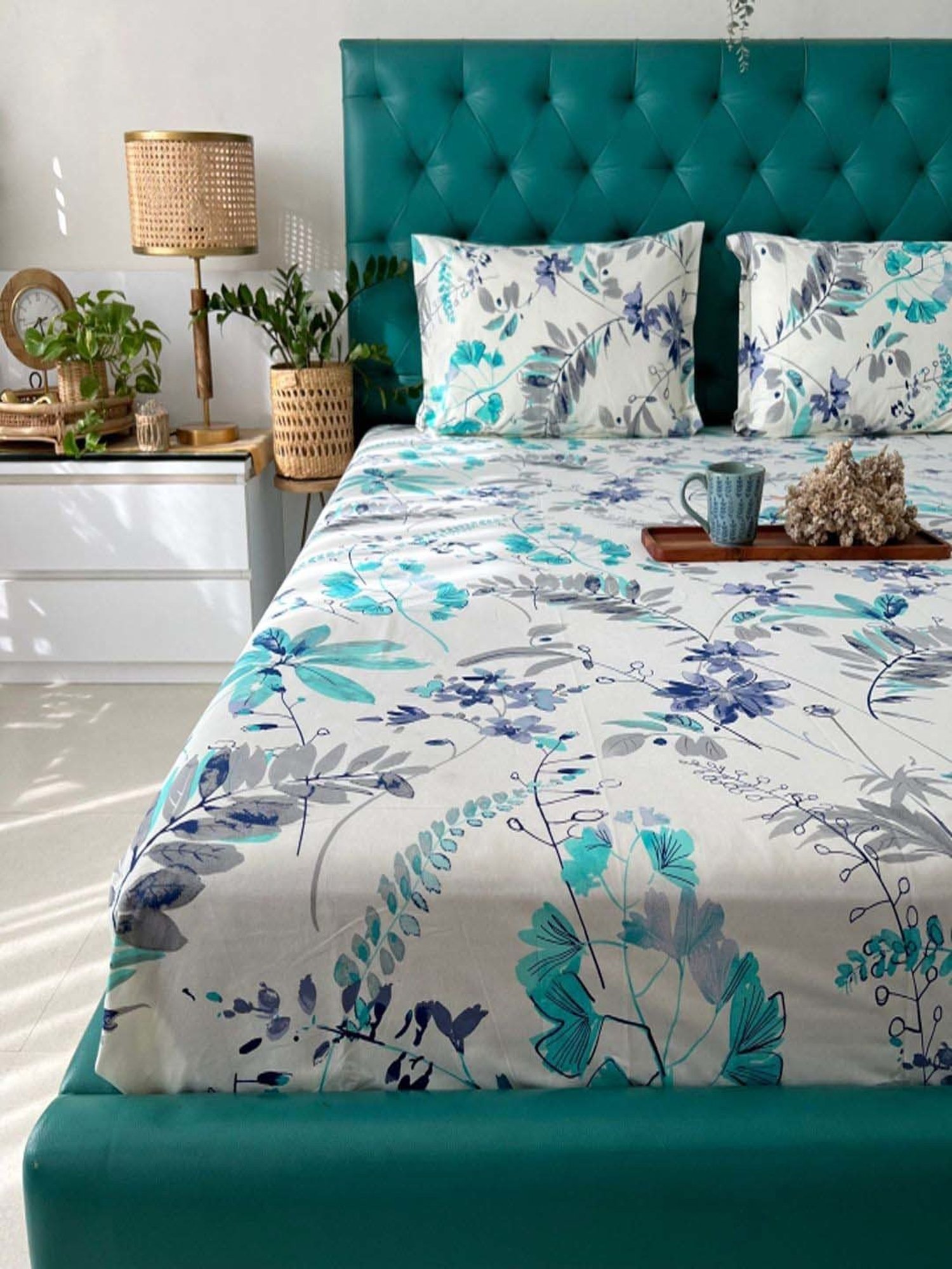 Urban Space Teal Blue & White Cotton 200 TC Double Bedsheet with 2 Pillow Covers