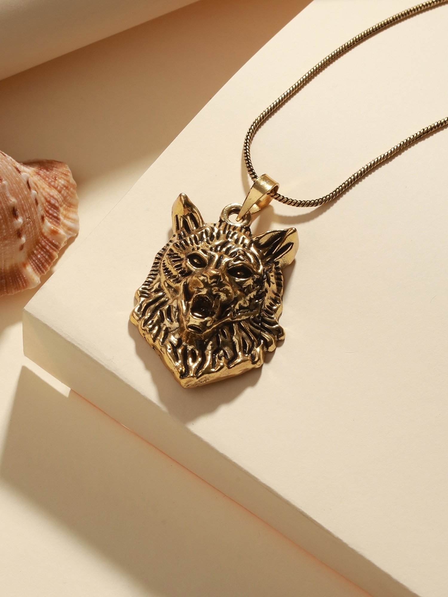 Bold by Priyaasi Roaring Lion Black Casual Pendant With Chain for Men