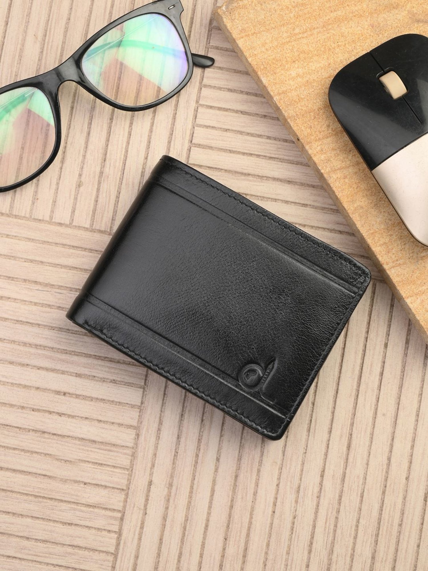 Clog London Black Leather Small Bi-Fold Wallet for Men