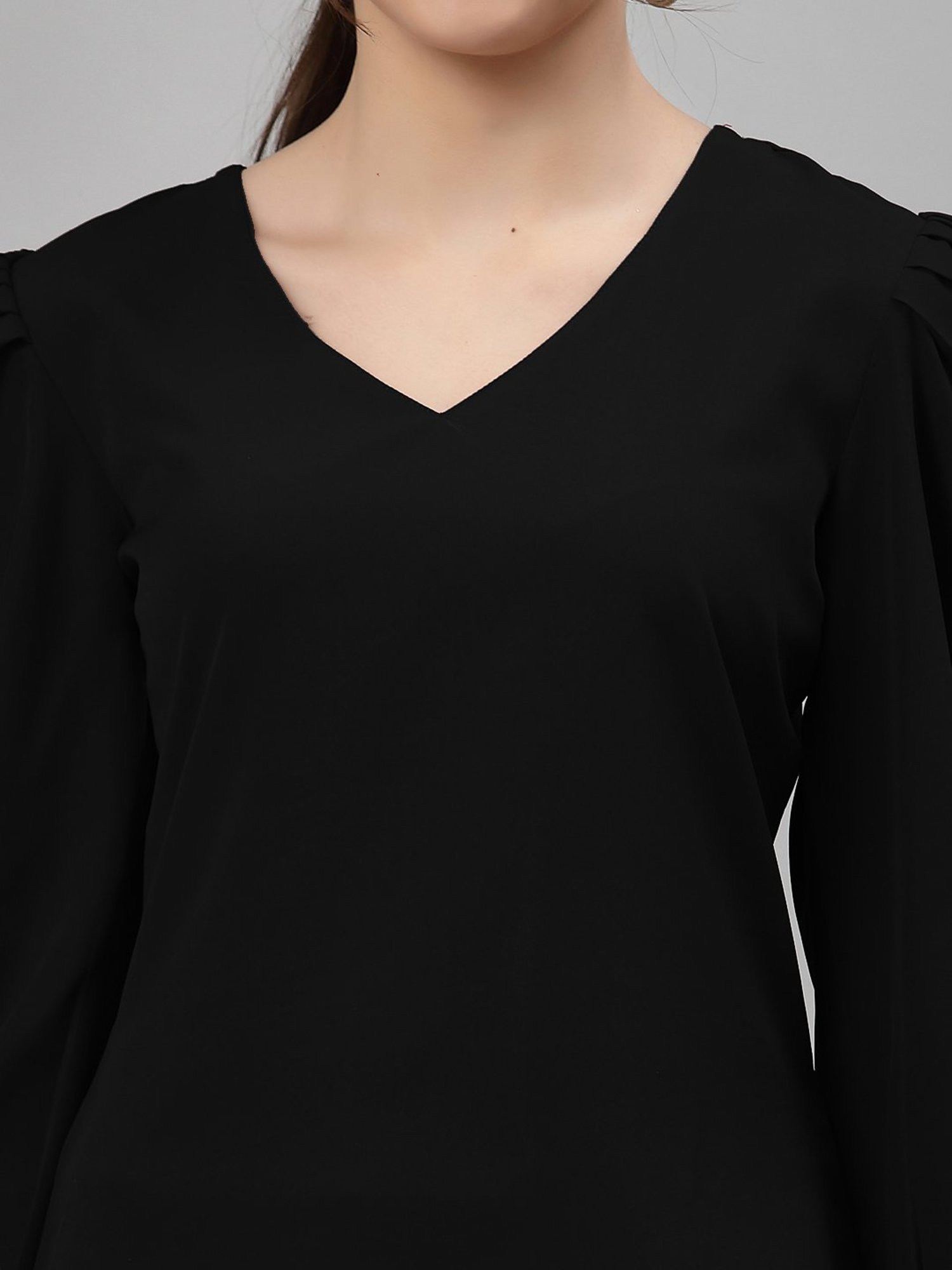 NEUDIS Black V Neck Top