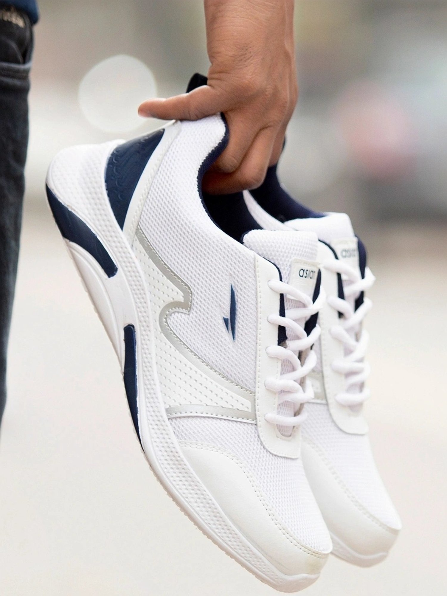 Asian Men's White Running Shoes