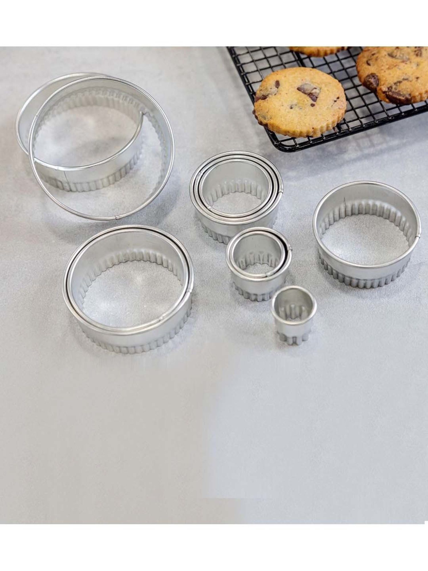 KitchenCraft Silver 11-In-1 Fluted Cutters with Metal Storage Tin