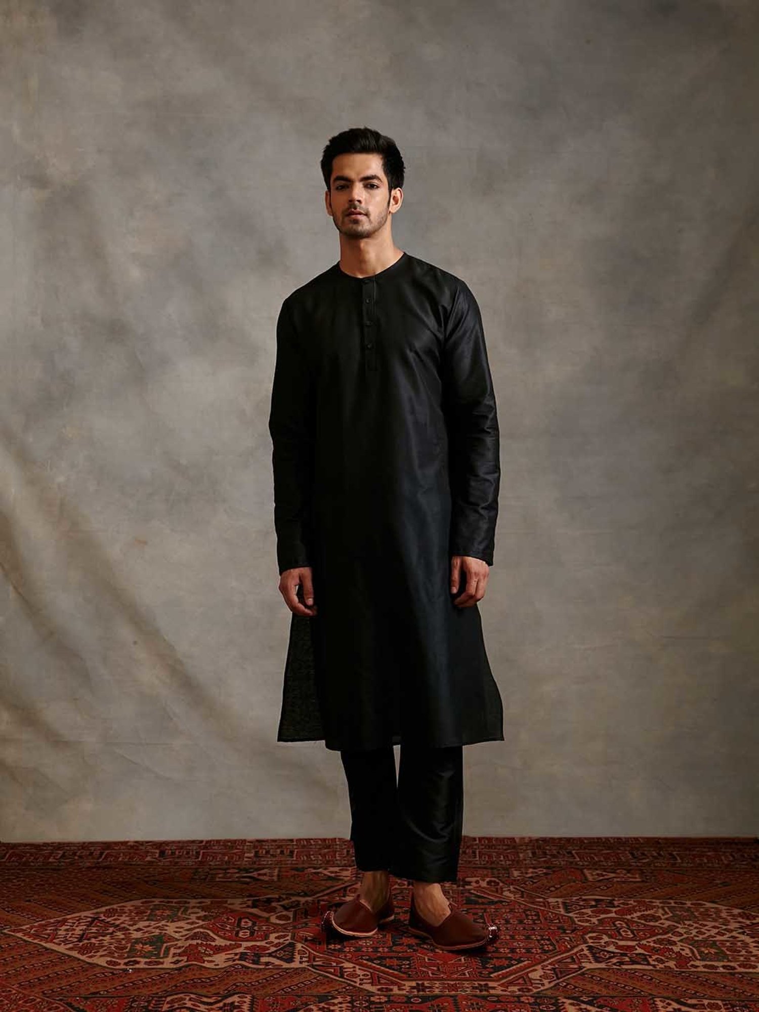 Abhishti Black Regular Fit Banarasi Kurta & Straight Pants