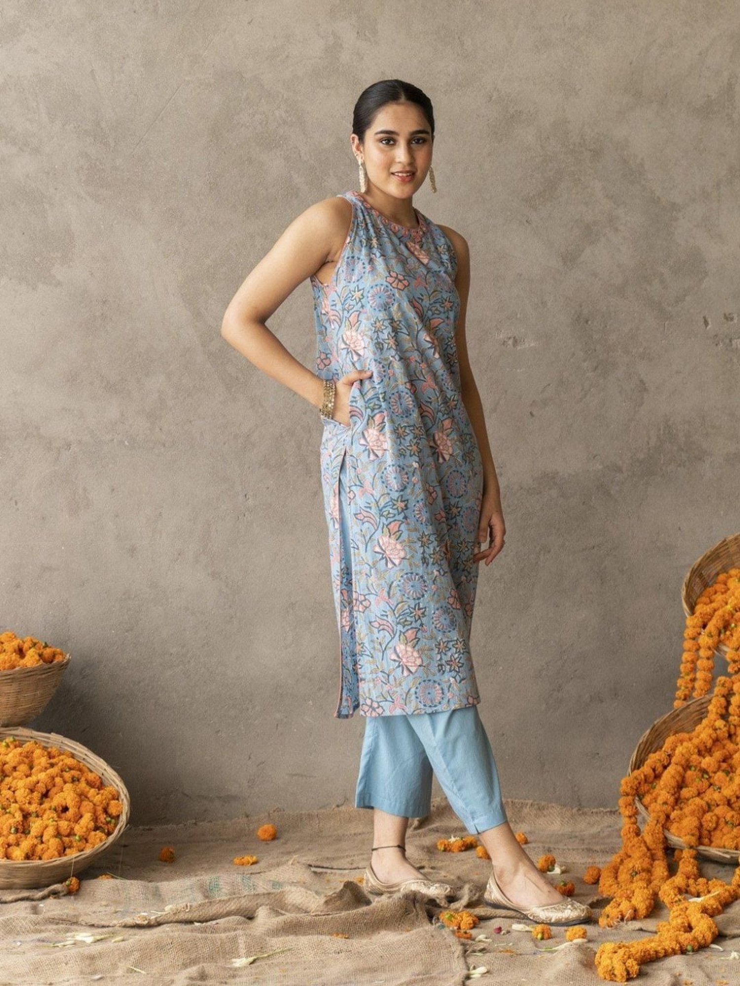 Akiso Reet Blue Block Printed And Embroidery Detailed Straight Fit Sleevless Kurta