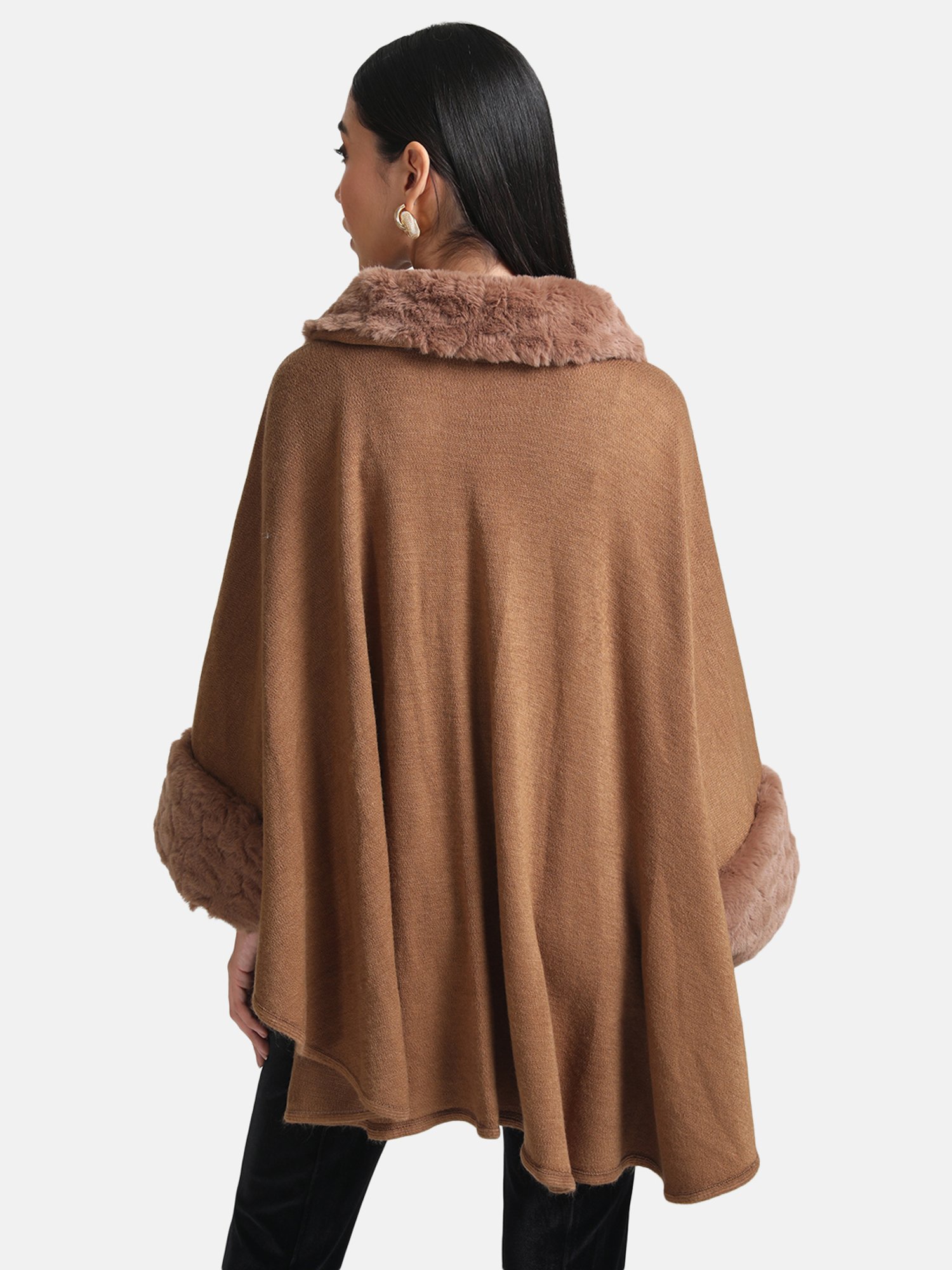 Kazo Cape With Fur Detail