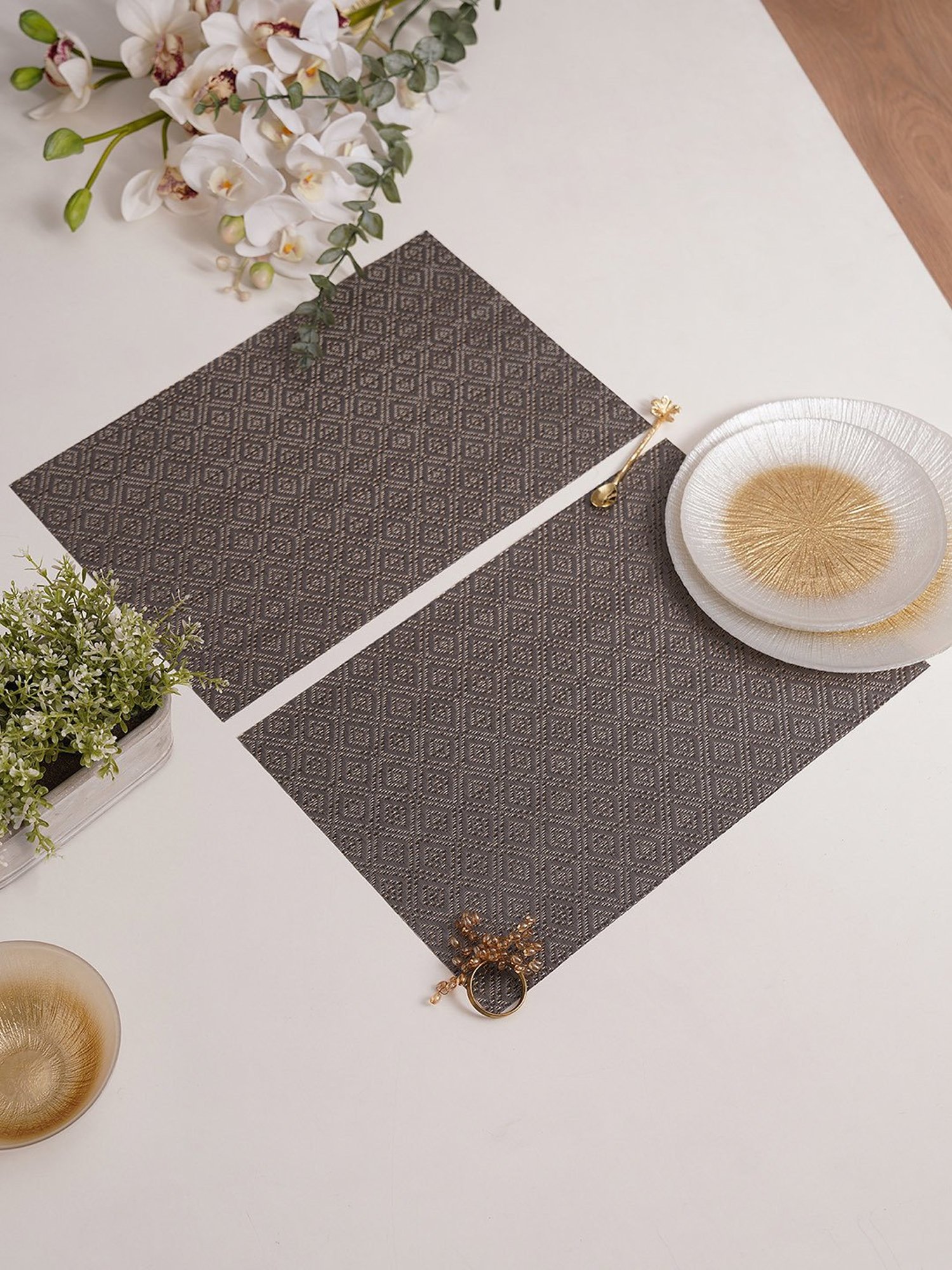 Table Runner with 4ct Placemats - Bullseye's Playground™