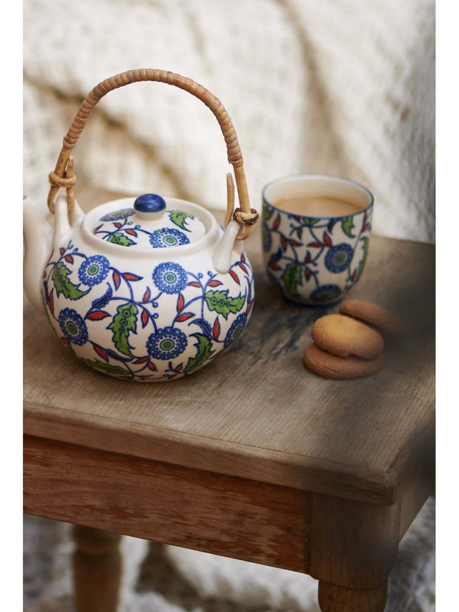 Chumbak Jaipur Backyard Multicolor Ceramic Kettle - Set of 1