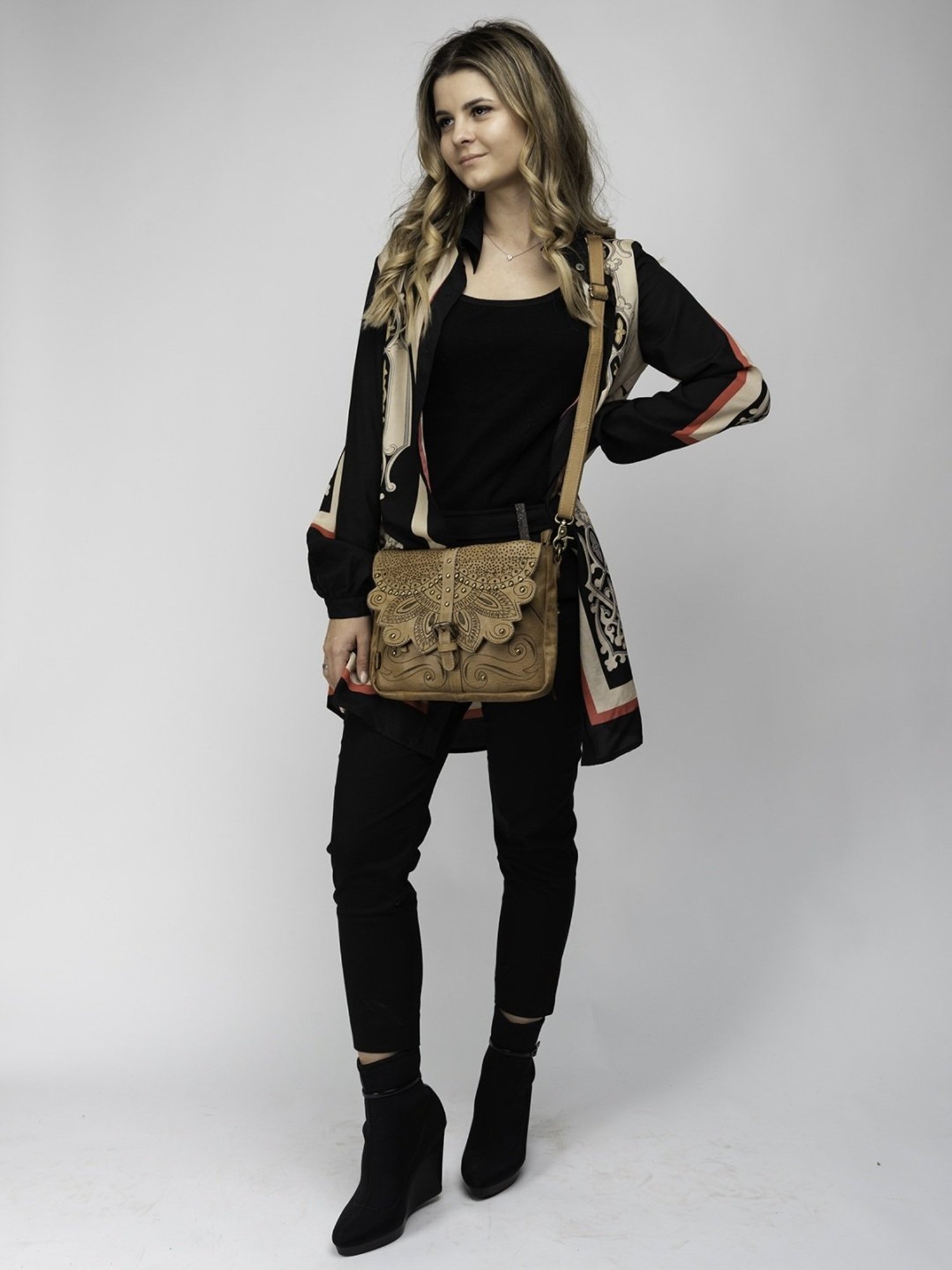 Art N Vintage Carob Sand Leather Textured Medium Sling Handbag