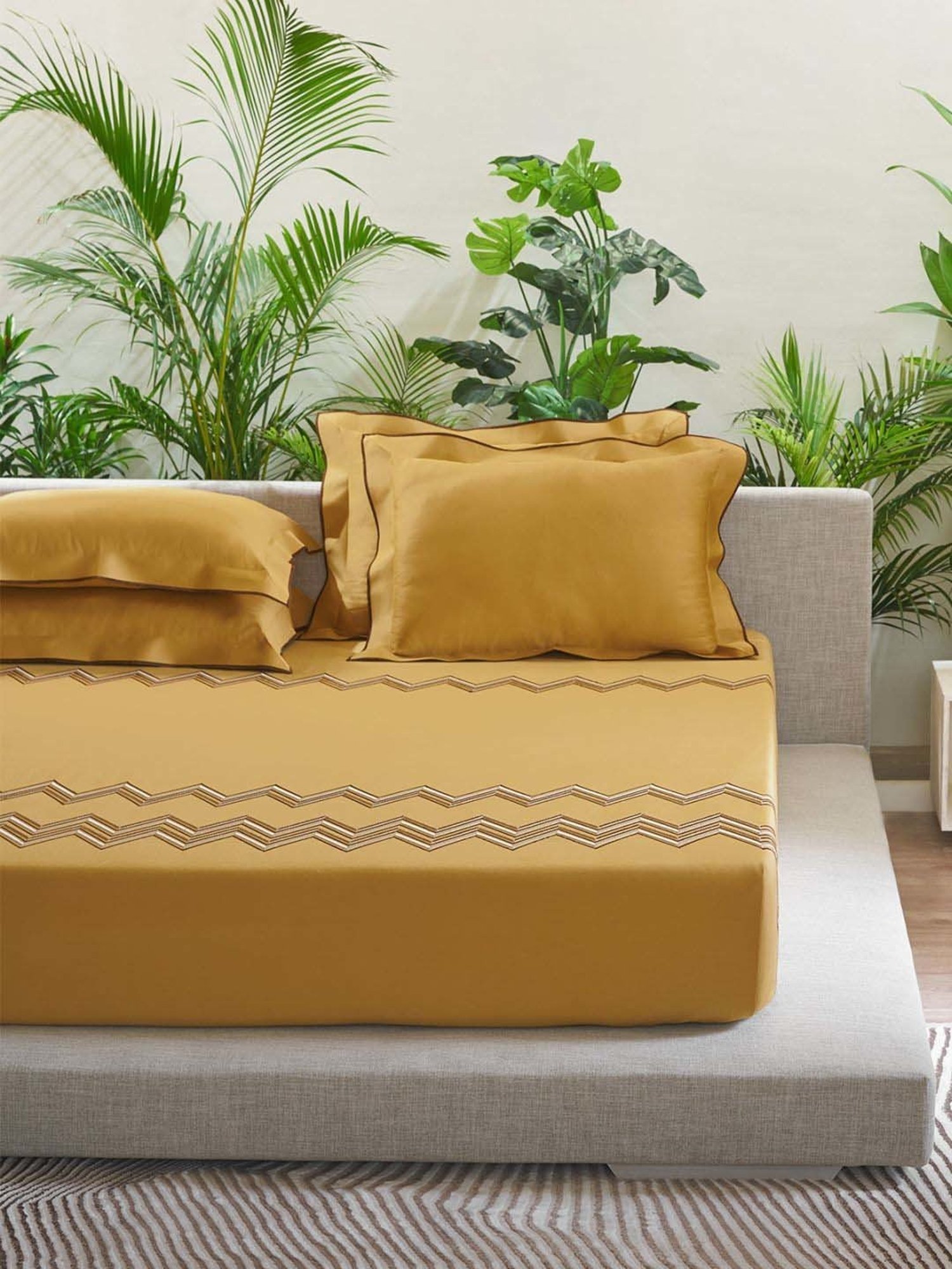 Ddecor Live Beautiful Charisma III Harvest Gold Cotton 180 TC King Bed Sheet with 2 Pillow Covers
