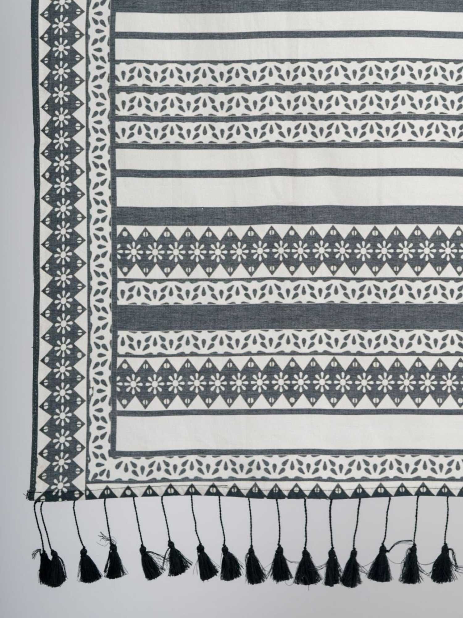 Suta Black & White Cotton Printed Saree Without Blouse