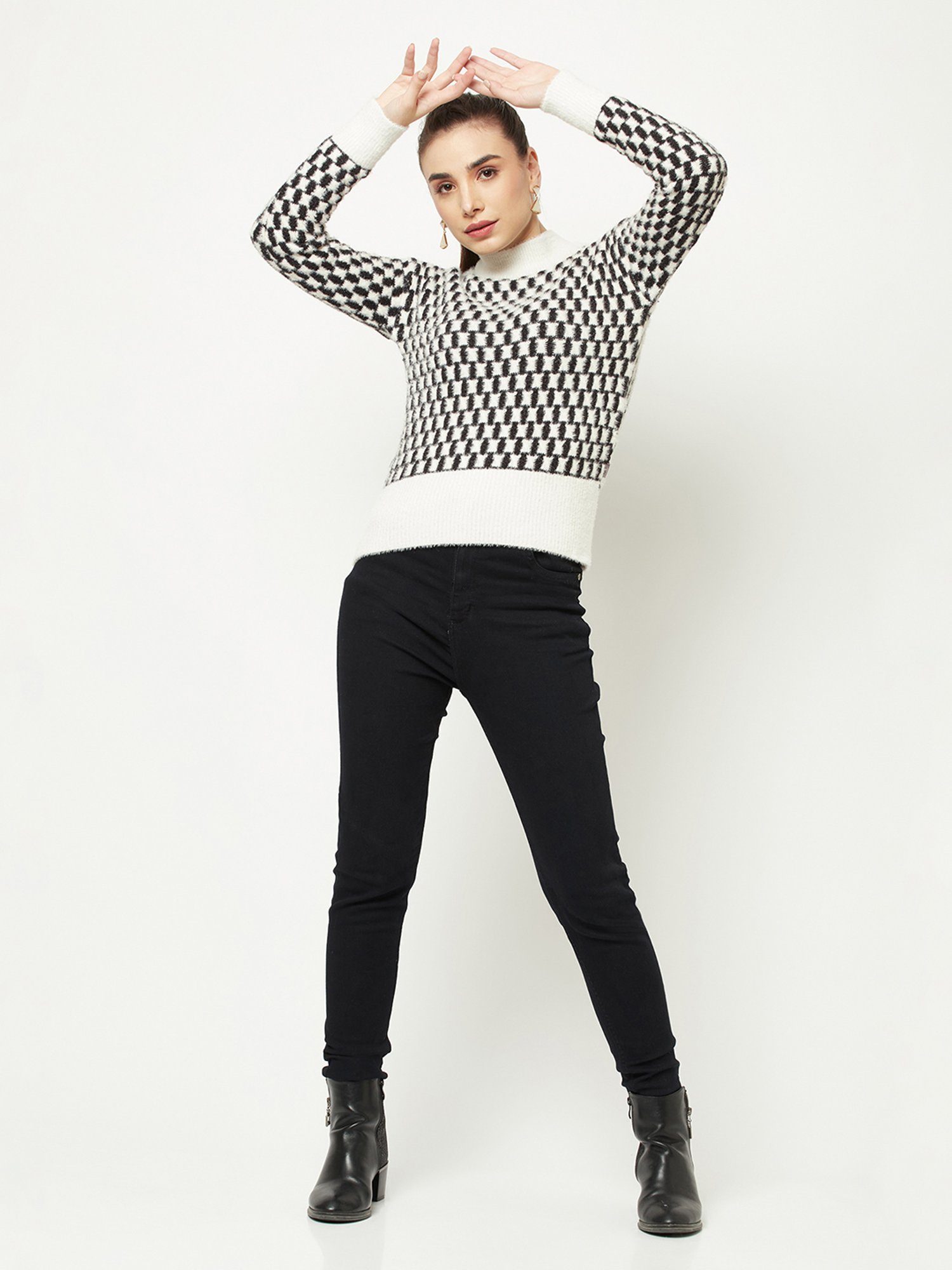 Crimsoune Club White & Black Chequered Sweater