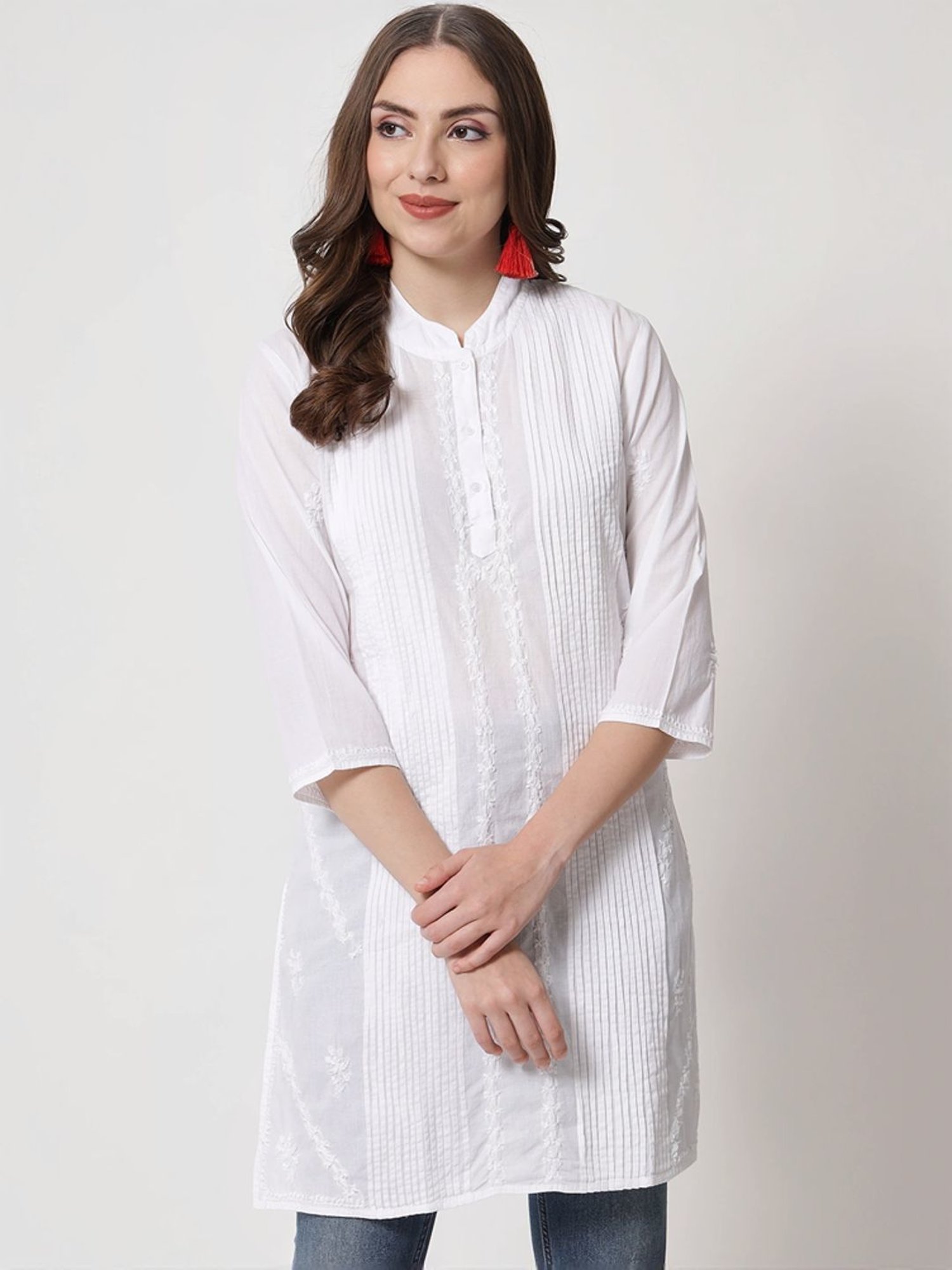 PARAMOUNT CHIKAN White Cotton Hand Embroidered Chikankari Straight Kurti