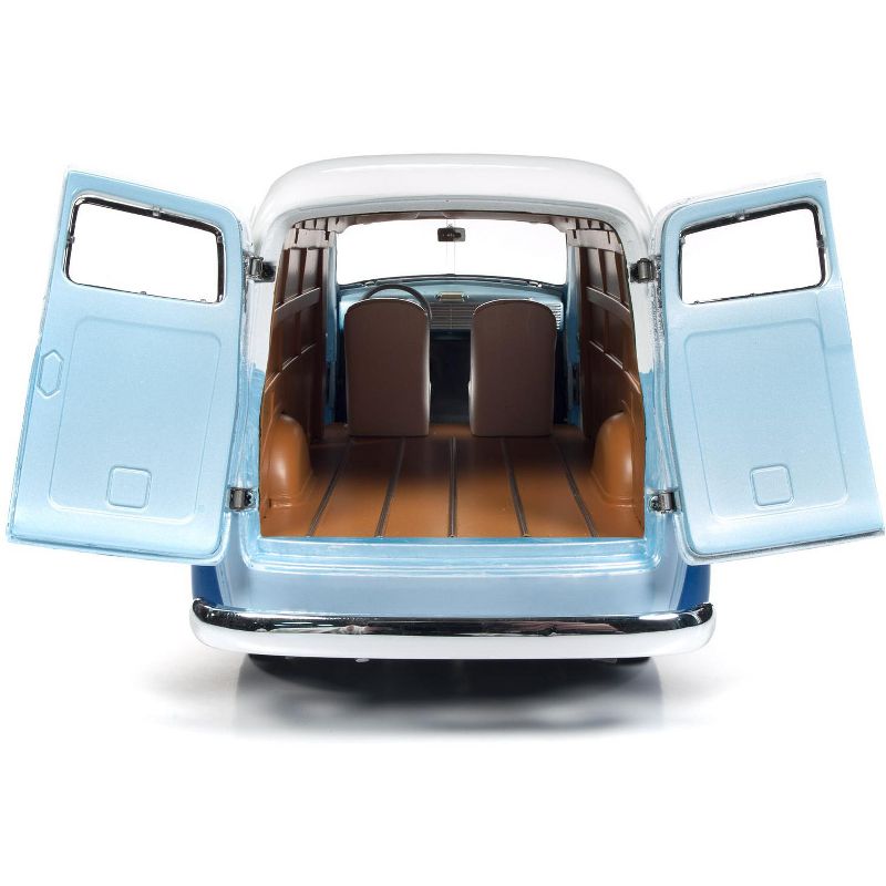1948 Chevrolet Panel Delivery Truck "Gulf Oil" Limited Edition to 1,002 pieces Worldwide 1/18 Diecast Car by Autoworld