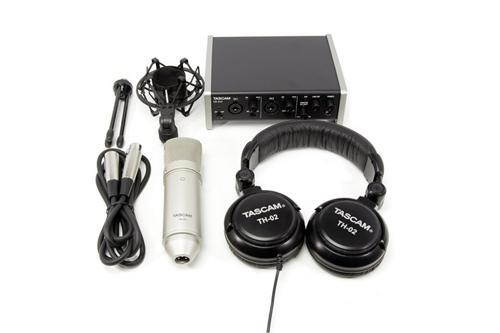 Numark Party Mix MKII w/ 1/8" to Dual RCA Cable Bundle