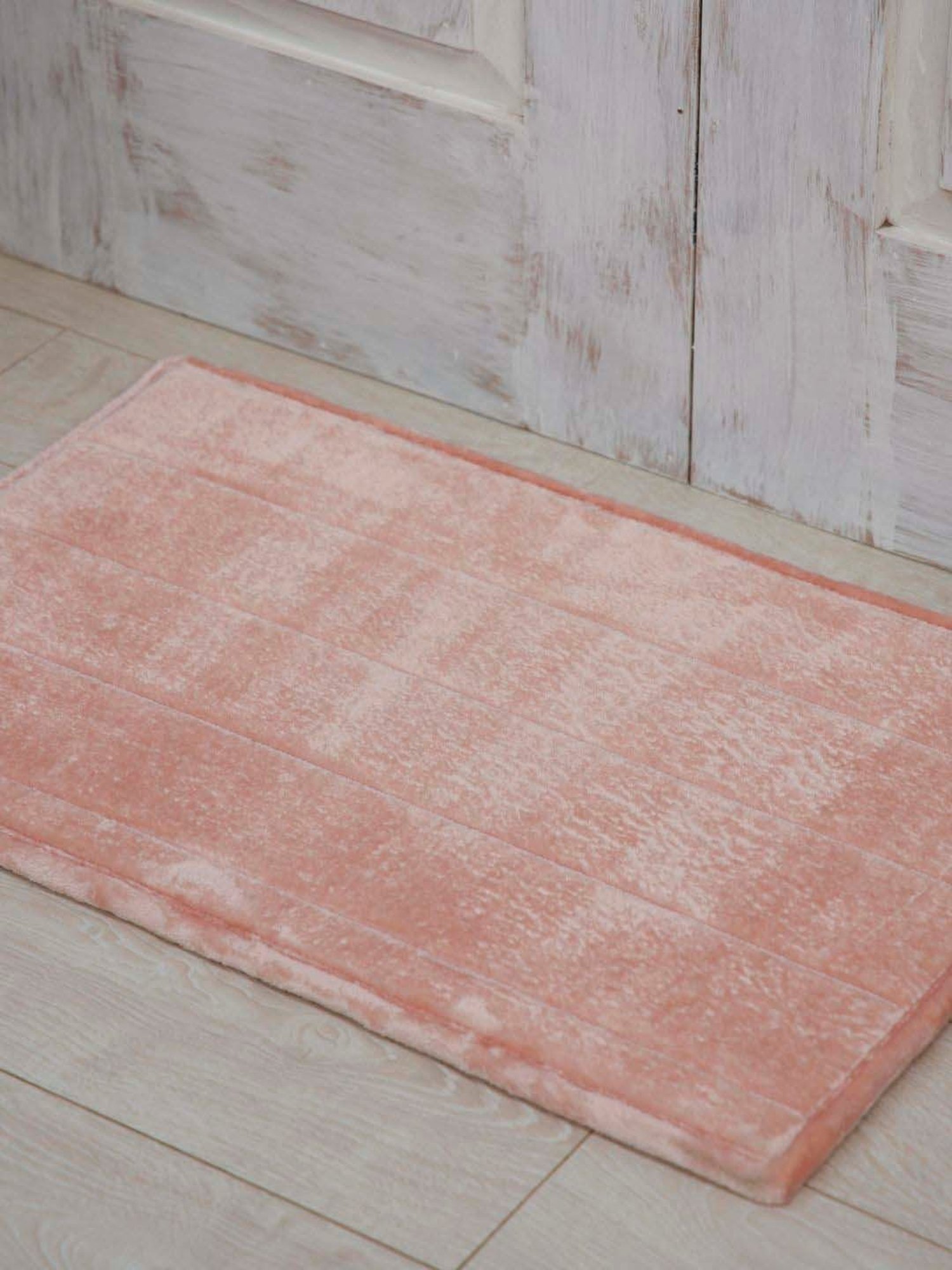 Ariana Pink Soft Tufted Memory Foam 2000 GSM Anti-Skid Bathmat