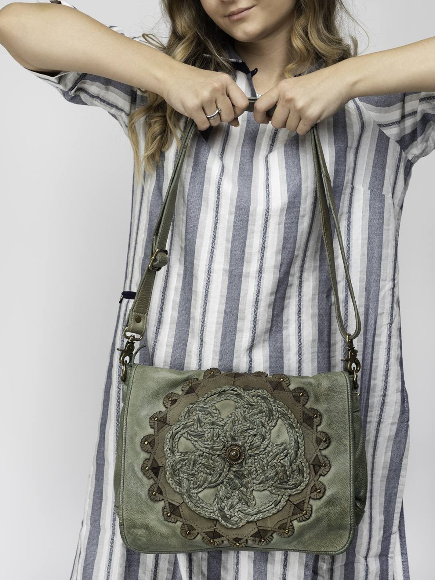 Art N Vintage Parma Olive Leather Textured Medium Sling Handbag