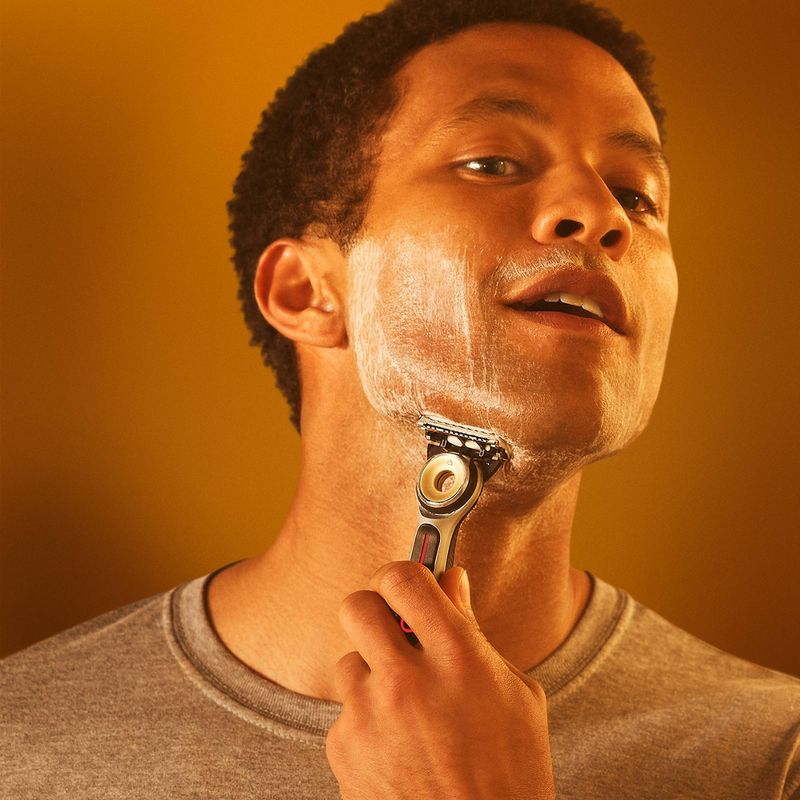 Gillette Labs Heated Razor Starter Kit - Includes Heated Razor + 2 Razor Blade Cartridges & Charging Dock