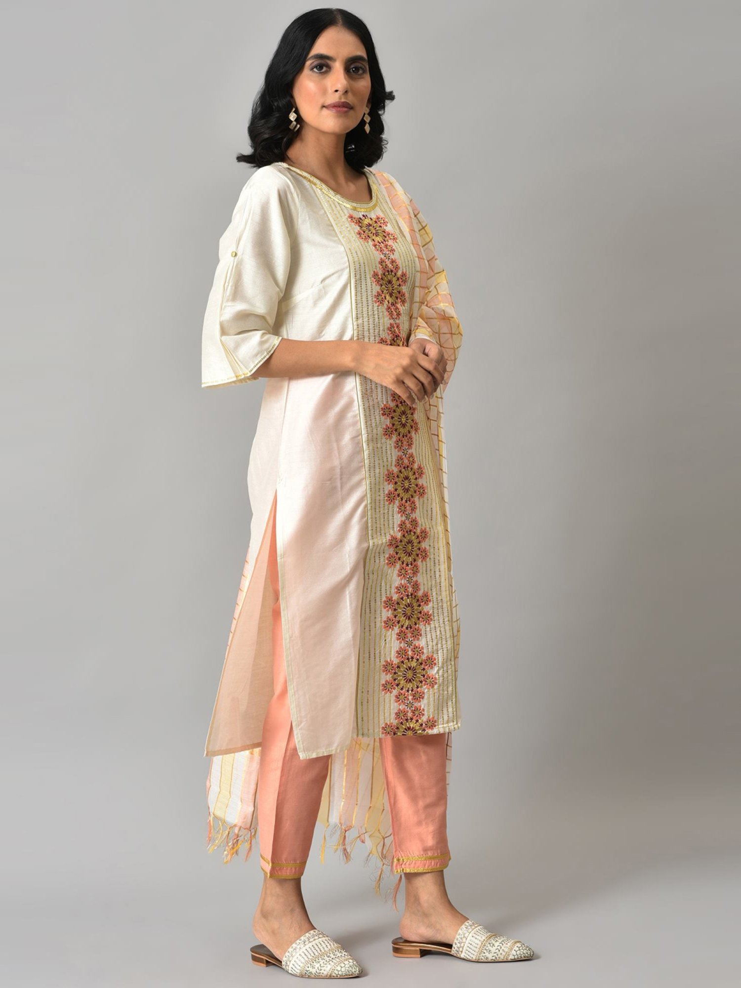 Aurelia White & Peach Embroidered Kurta Pant Set With Dupatta