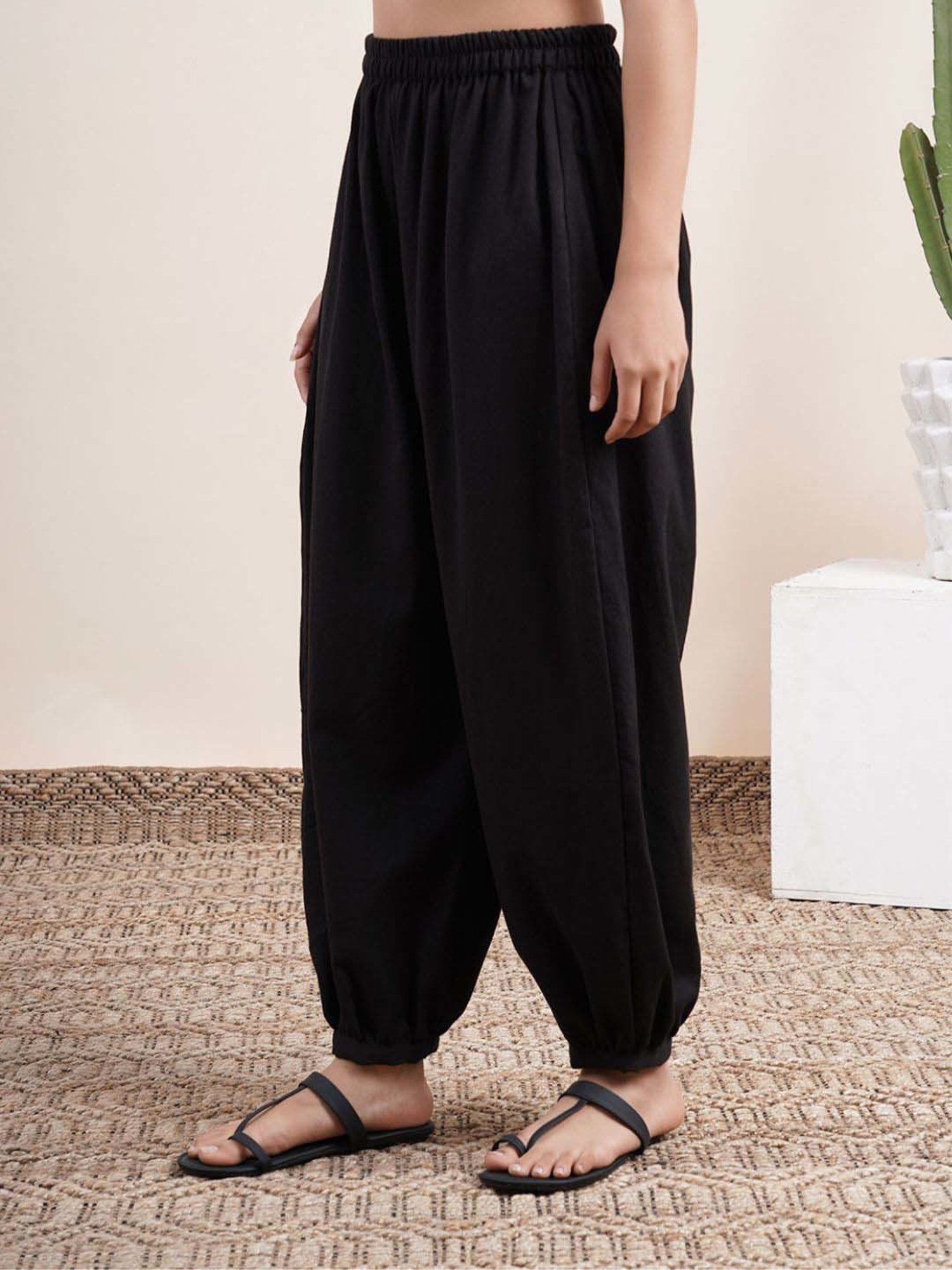 Abhishti Black Regular Fit Pathani Pants