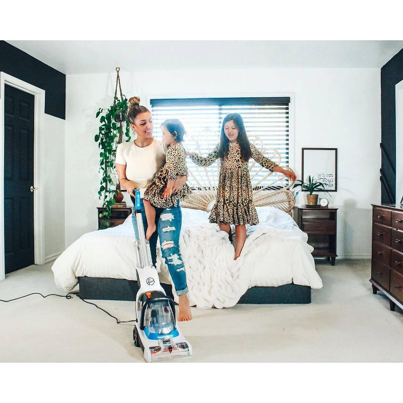 Hoover PowerDash Pet Lightweight Compact Carpet Cleaner Machine