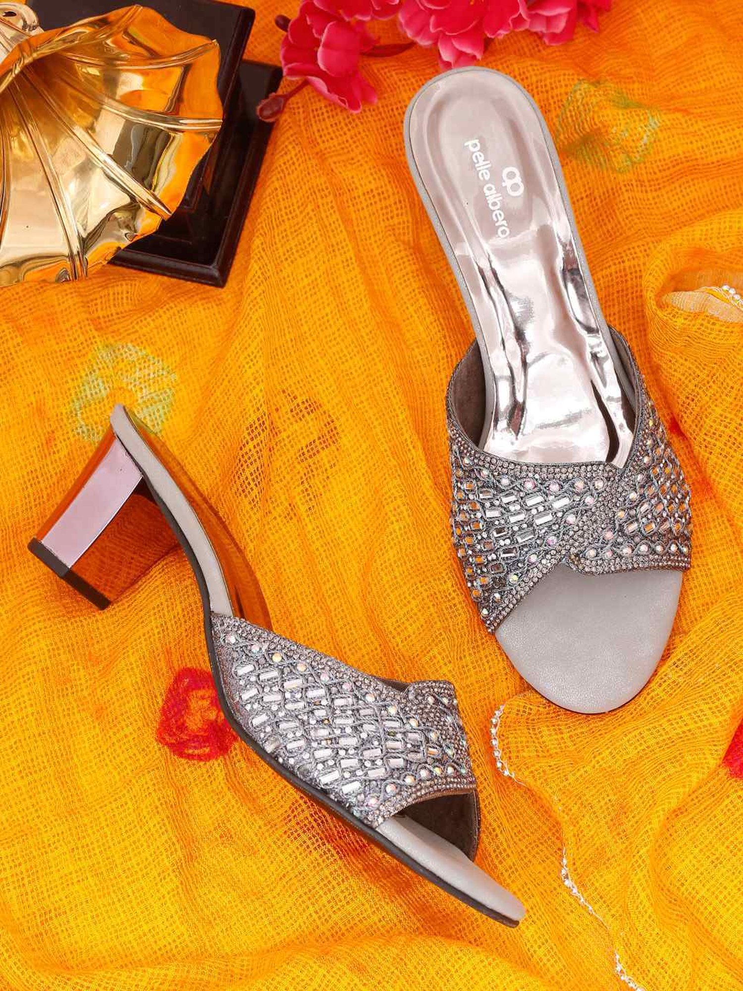 Pelle Albero Women's Metallic Ethnic Sandals