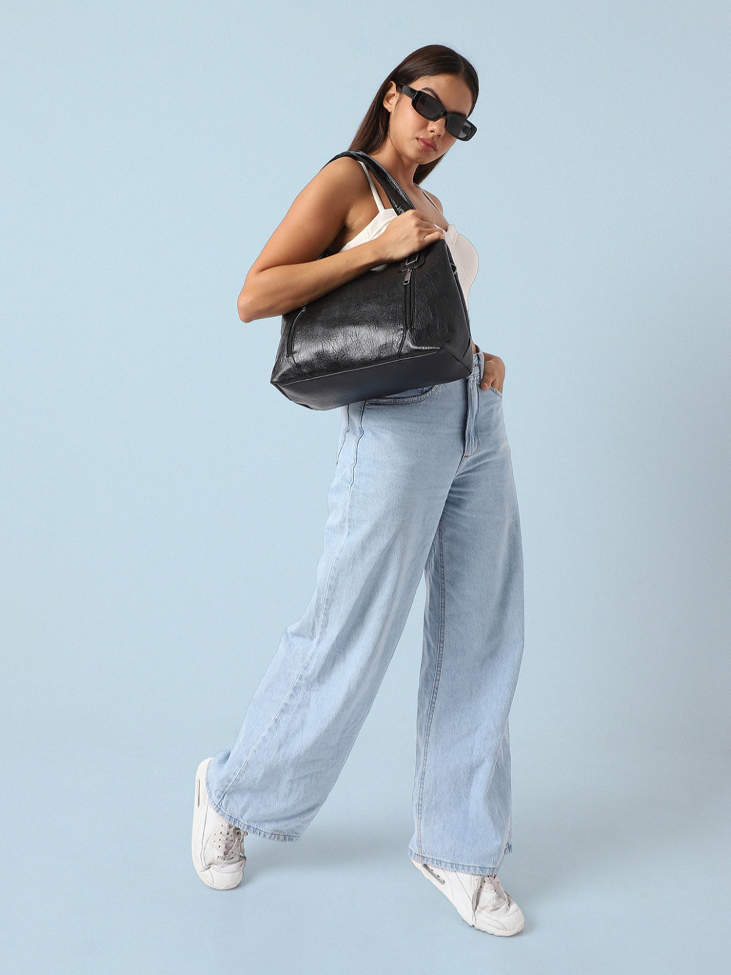 HauteSauce Black Medium Leather Handheld Handbag