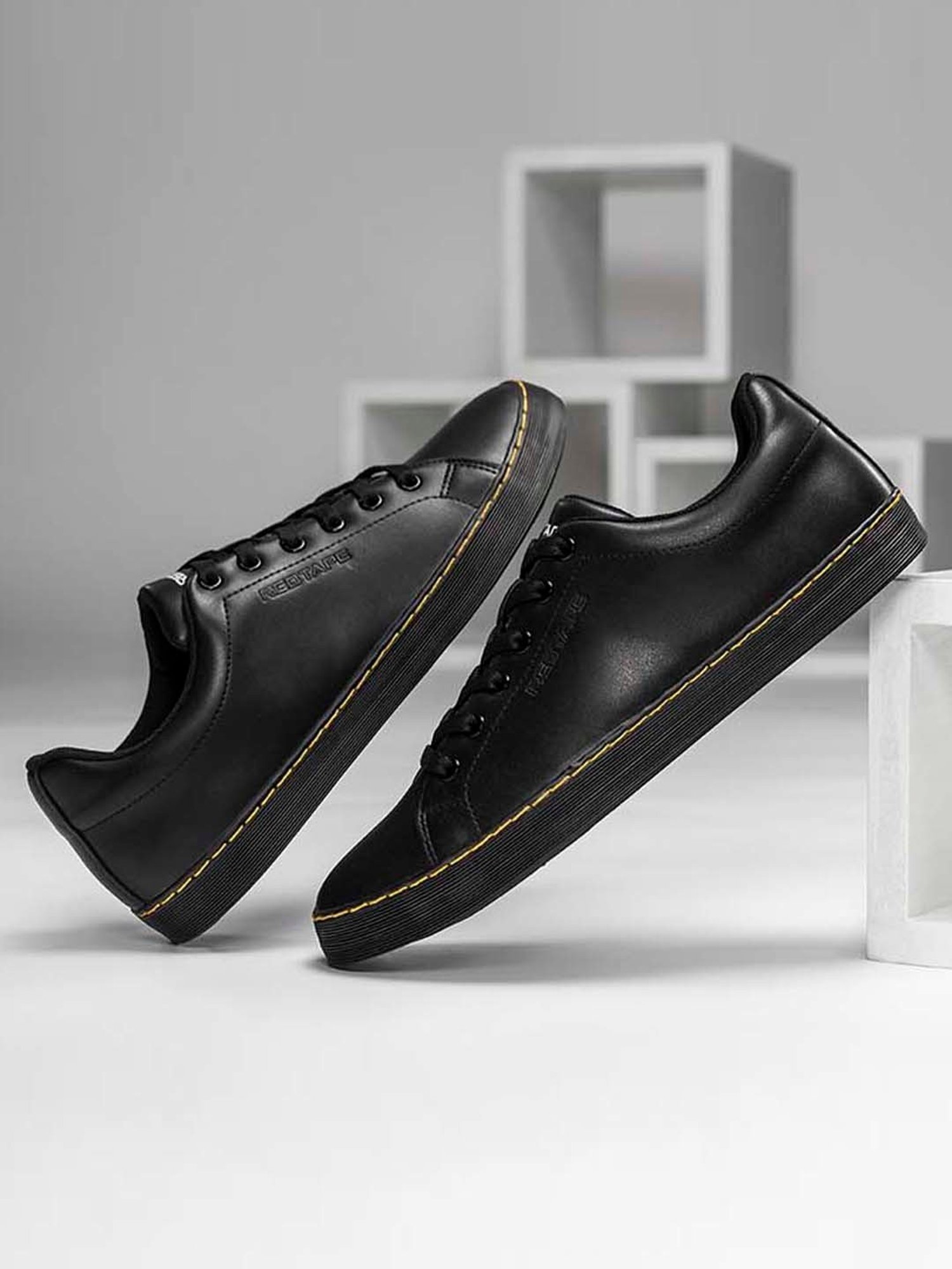 Red Tape Men's Black Casual Sneakers